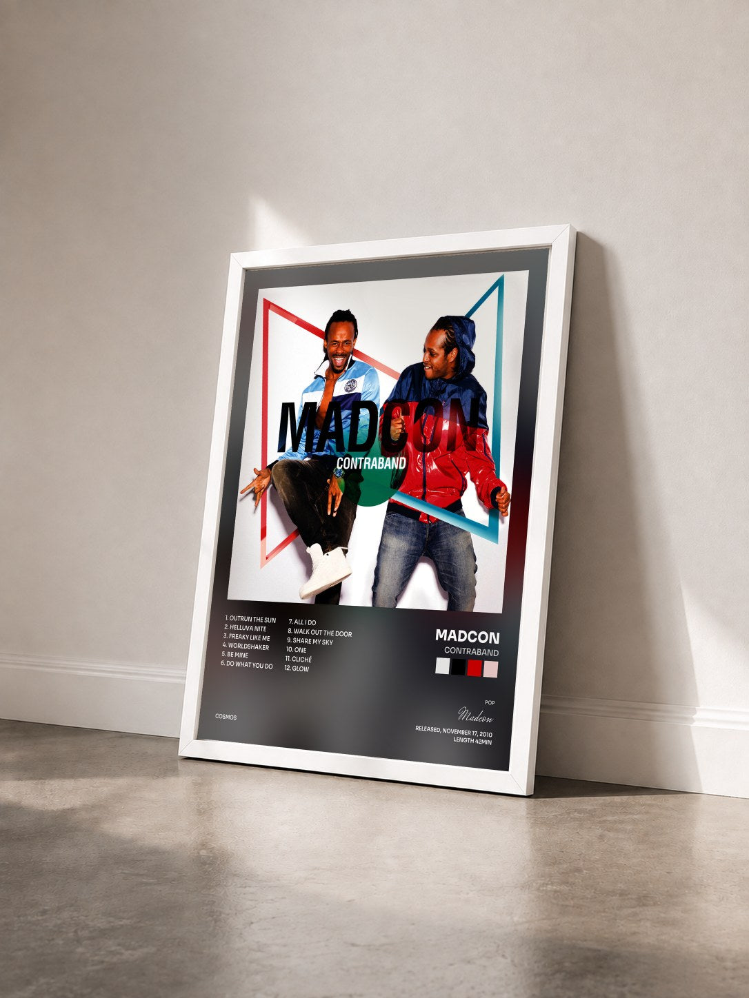 #blanc Tableau de l'album Contraband de Madcon vu de trois quarts, cadre blanc