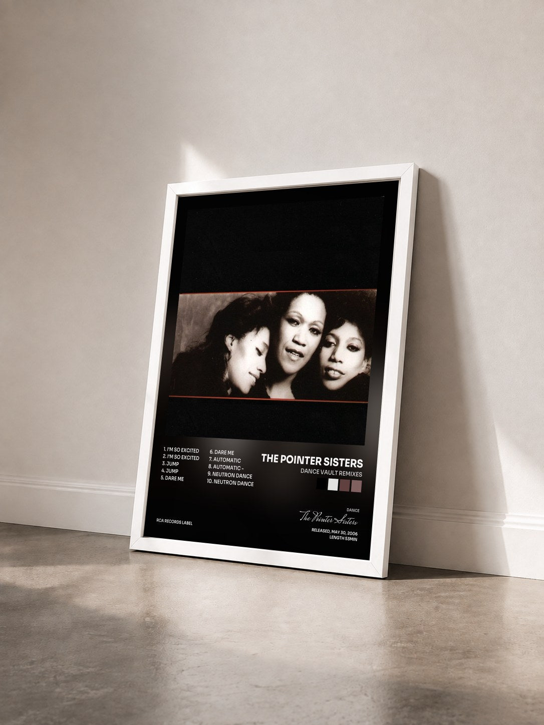 #blanc Tableau de l'album Dance Vault Remixes de The Pointer Sisters vu de trois quarts, cadre blanc