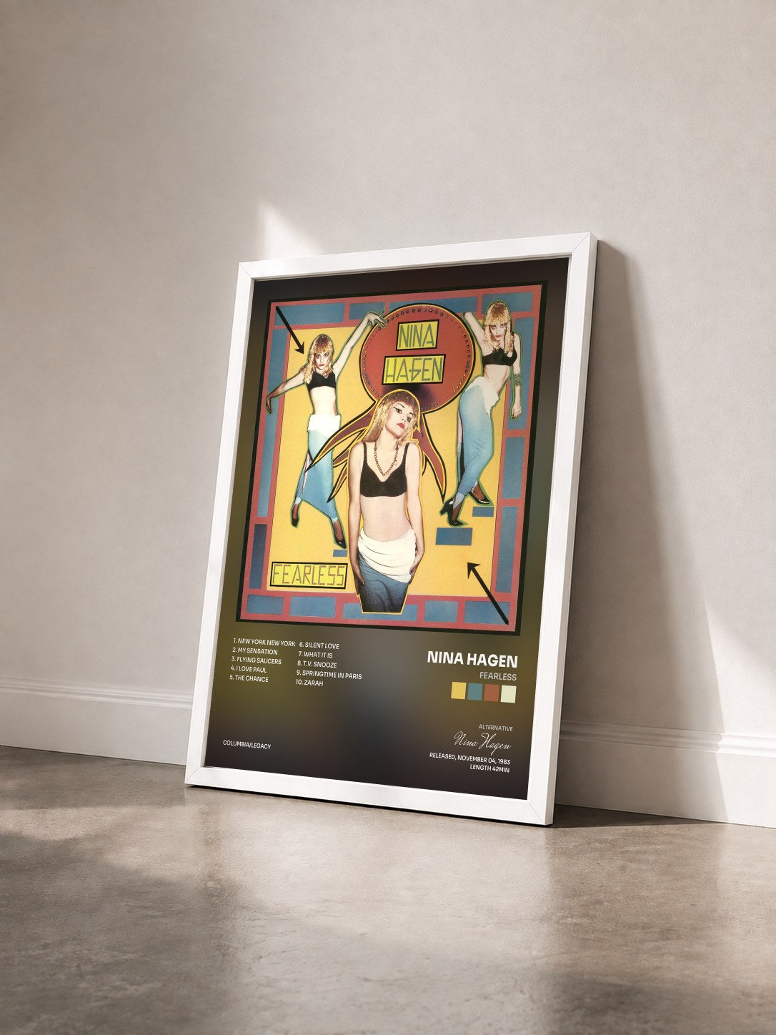#blanc Tableau de l'album Fearless de Nina Hagen vu de trois quarts, cadre blanc