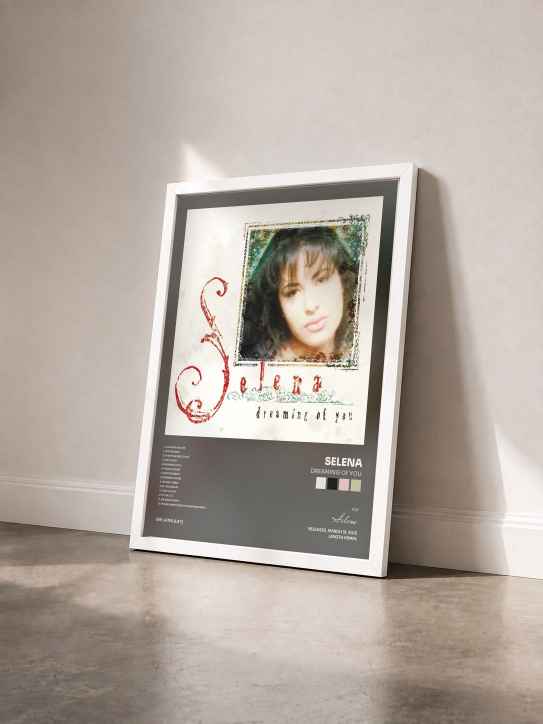 #blanc Tableau de l'album Dreaming Of You de Selena vu de trois quarts, cadre blanc