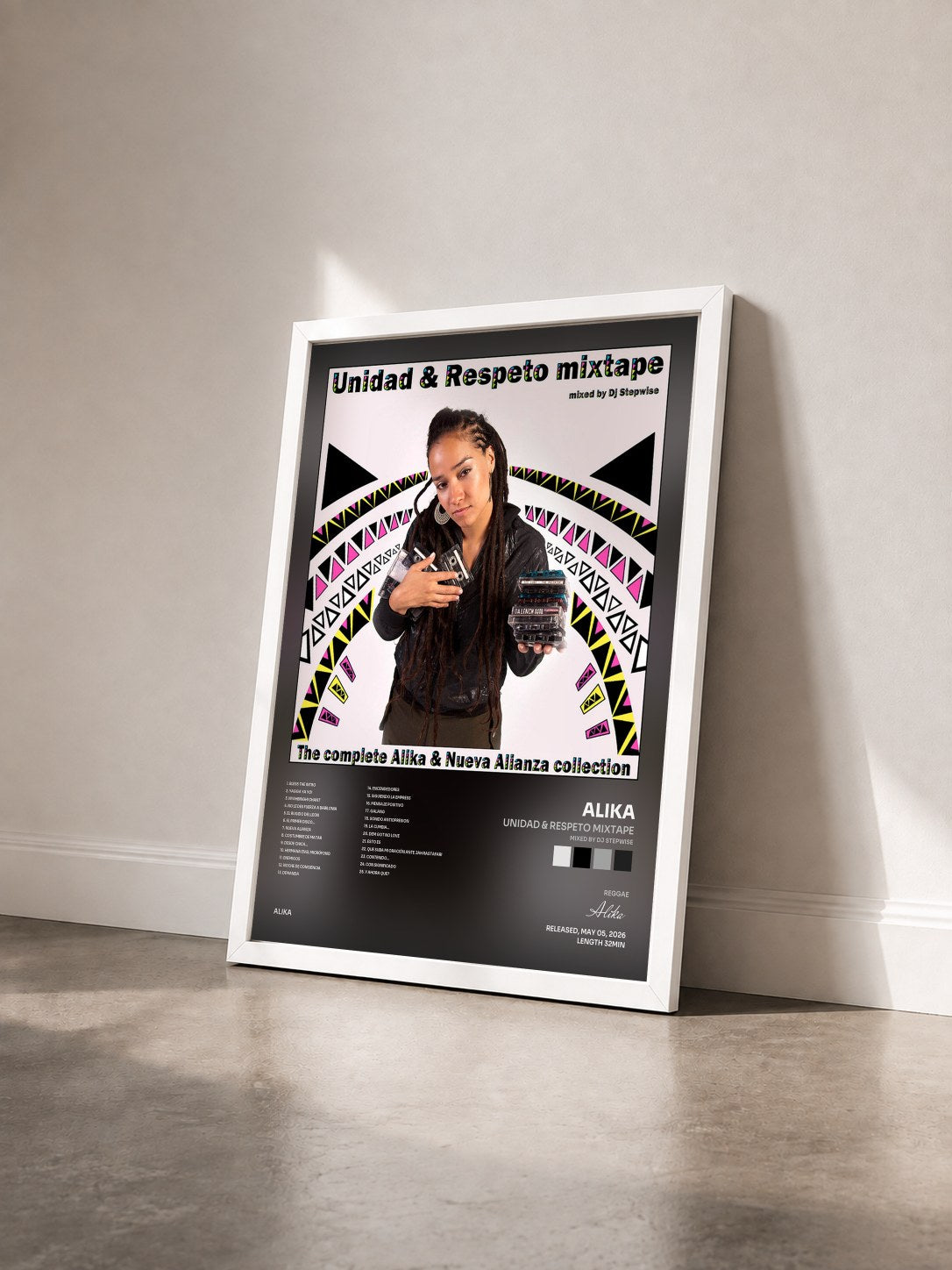 #blanc Tableau de l'album Unidad & Respeto Mixtape (Mixed by Dj Stepwise) de Alika vu de trois quarts, cadre blanc