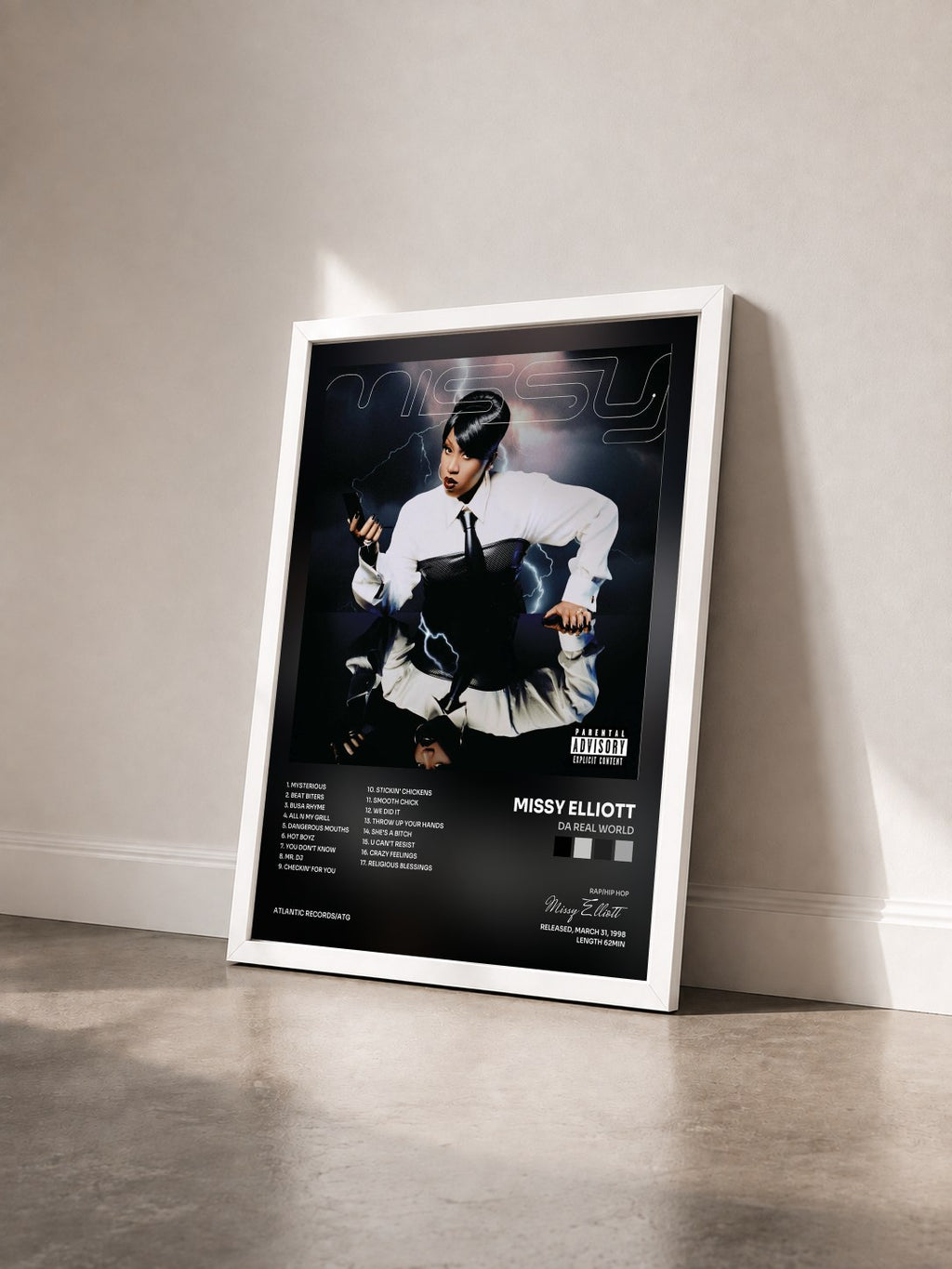 #blanc Tableau de l'album Da Real World de Missy Elliott vu de trois quarts, cadre blanc