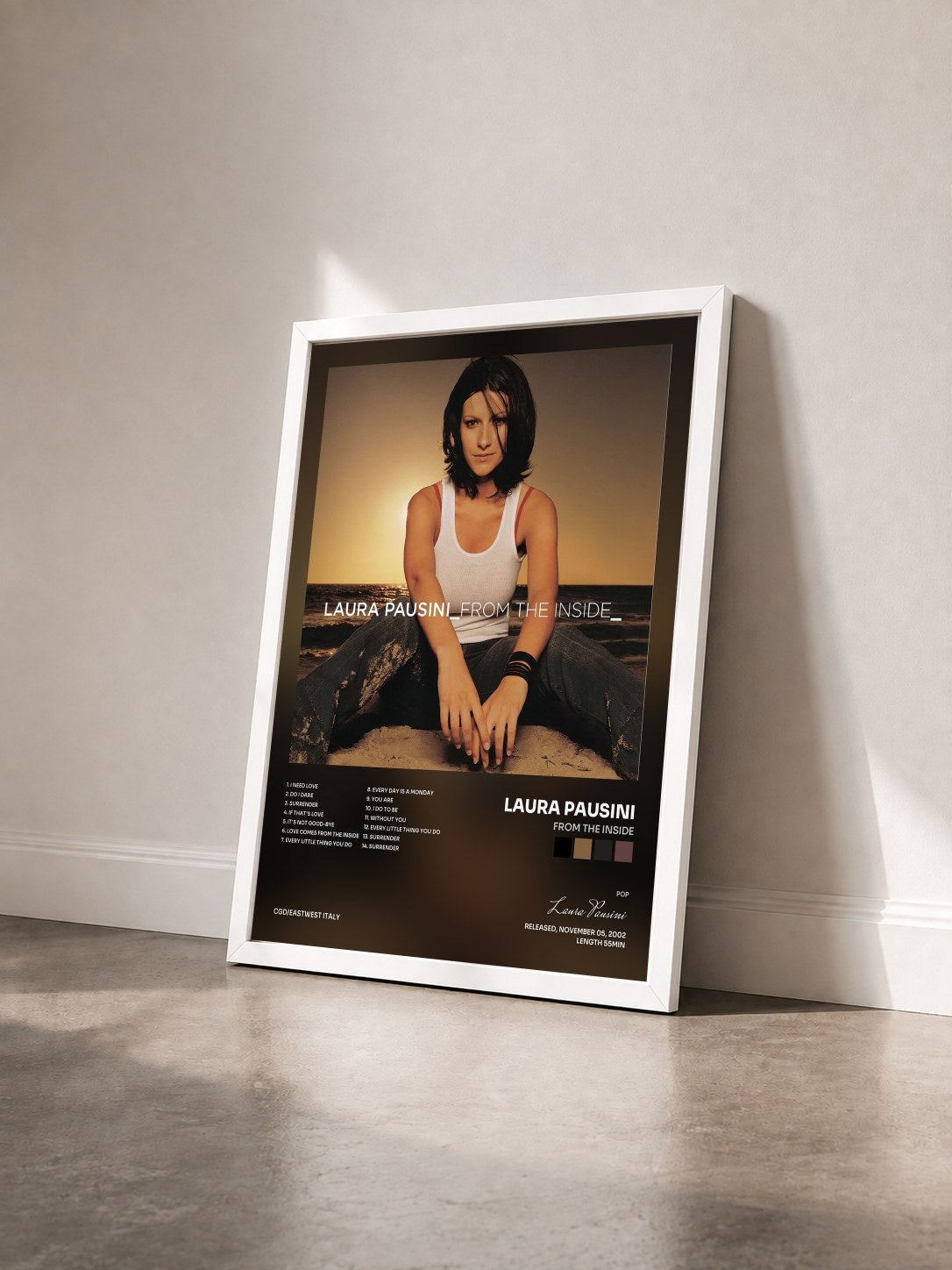 #blanc Tableau de l'album From the Inside de Laura Pausini vu de trois quarts, cadre blanc
