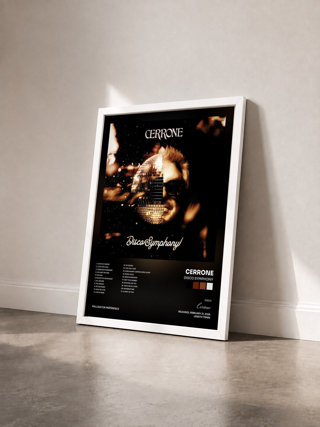 #blanc Tableau de l'album Disco Symphony de Cerrone vu de trois quarts, cadre blanc