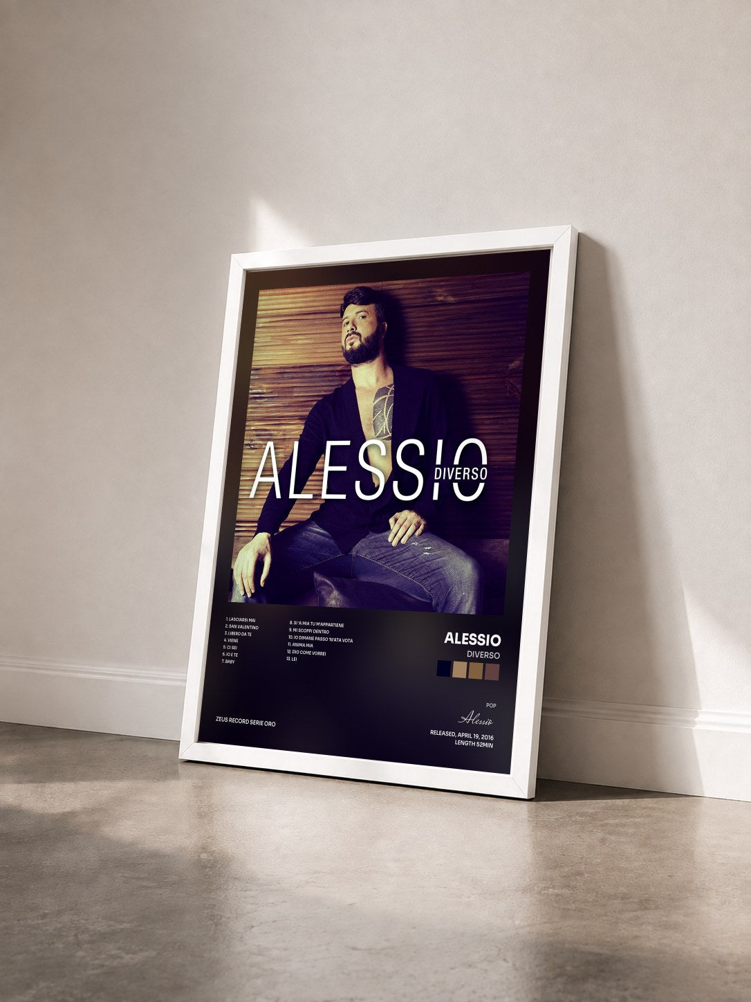 #blanc Tableau de l'album Diverso de Alessio vu de trois quarts, cadre blanc