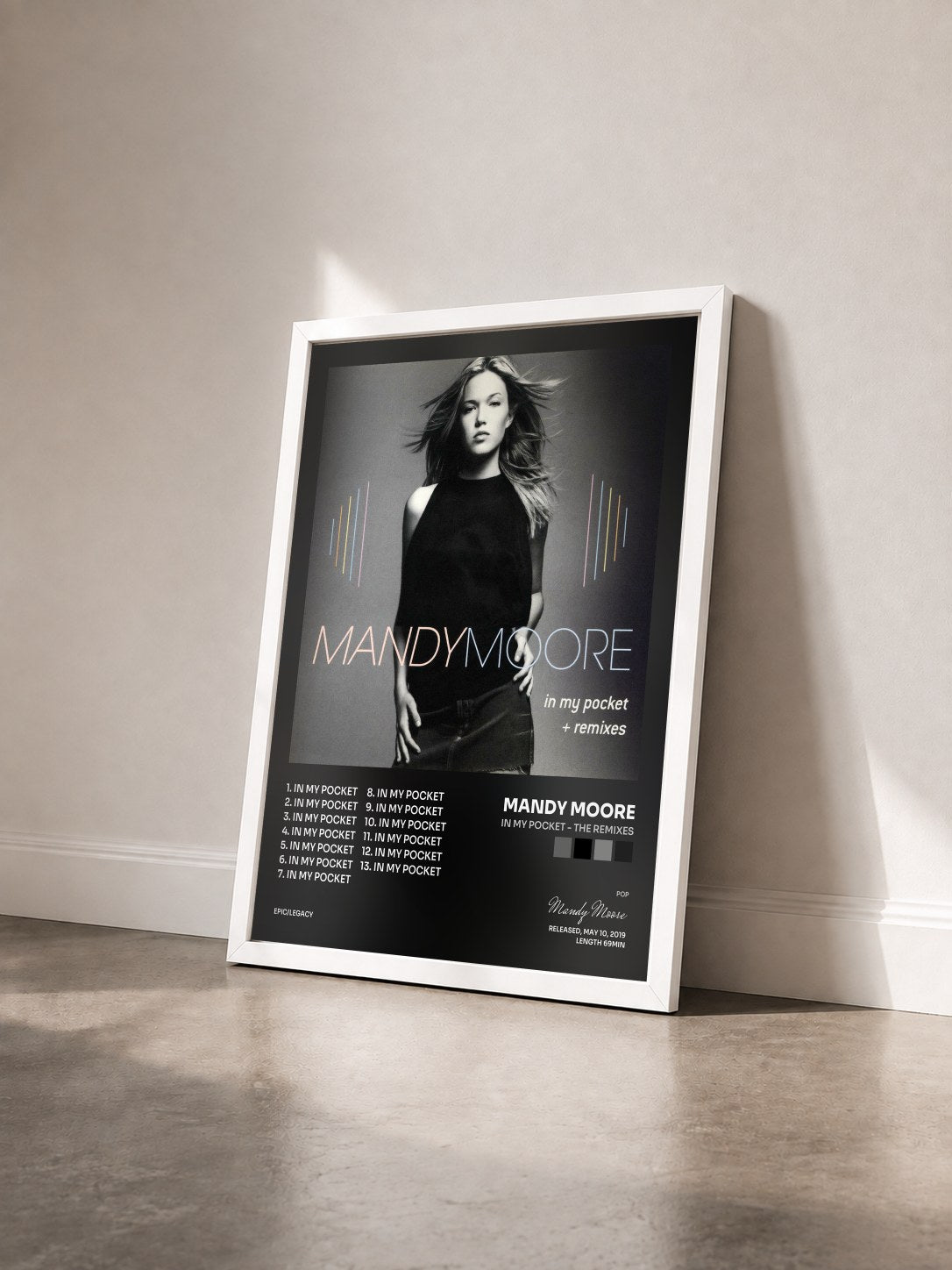 #blanc Tableau de l'album In My Pocket - The Remixes de Mandy Moore vu de trois quarts, cadre blanc