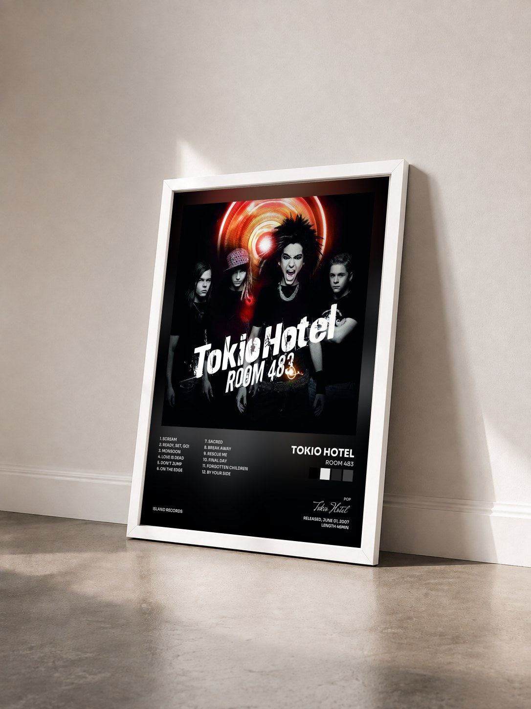 #blanc Tableau de l'album Room 483 de Tokio Hotel vu de trois quarts, cadre blanc