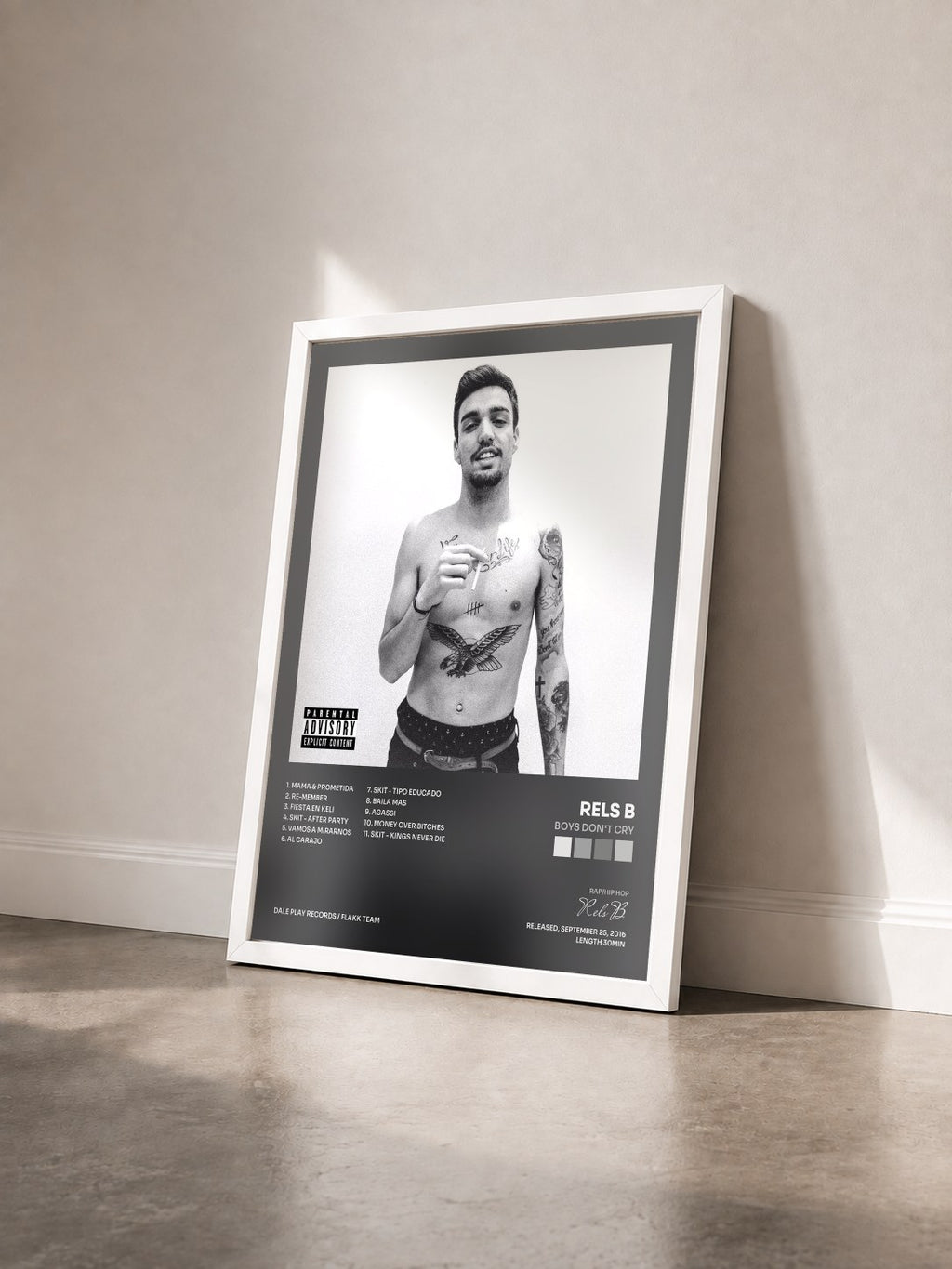 #blanc Tableau de l'album Boys Don't Cry de Rels B vu de trois quarts, cadre blanc