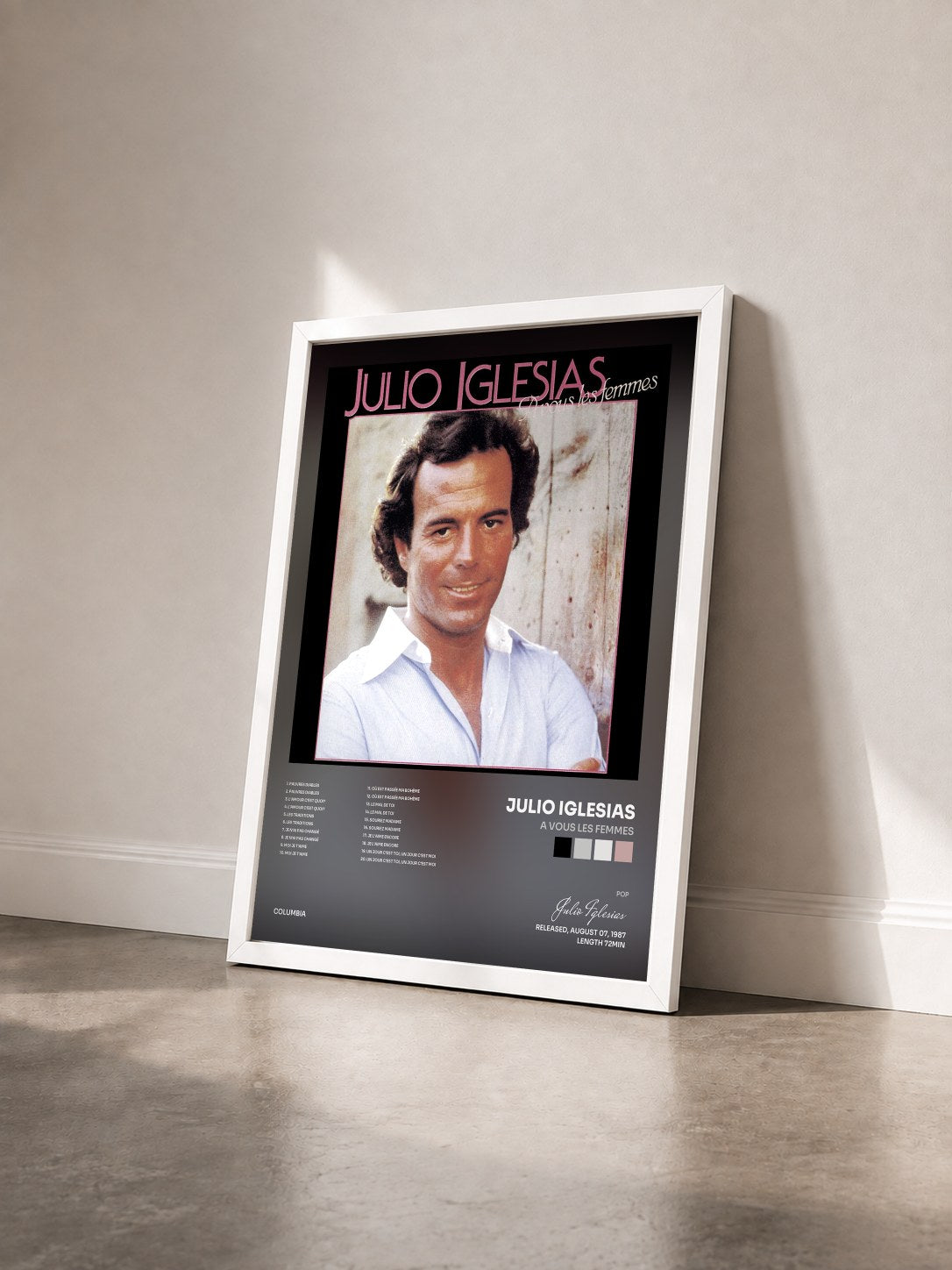 #blanc Tableau de l'album A vous les femmes de Julio Iglesias vu de trois quarts, cadre blanc