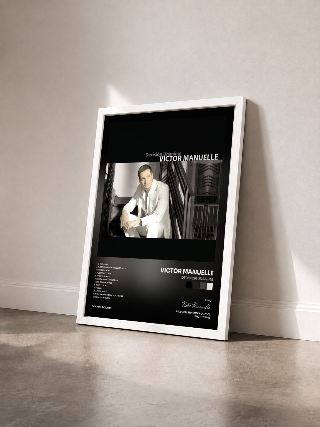 #blanc Tableau de l'album Decision Unanime de Victor Manuelle vu de trois quarts, cadre blanc