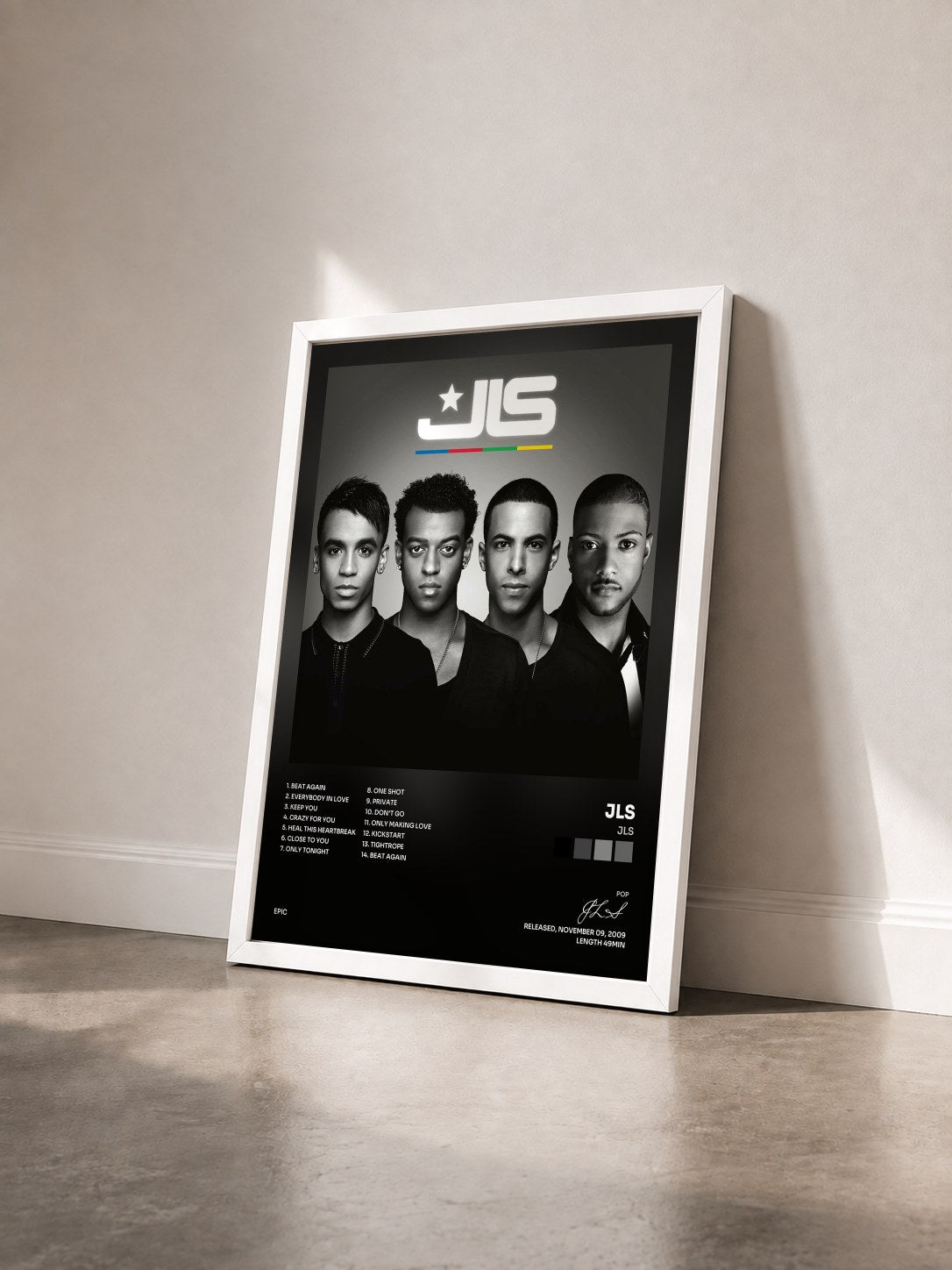 #blanc Tableau de l'album JLS de JLS vu de trois quarts, cadre blanc