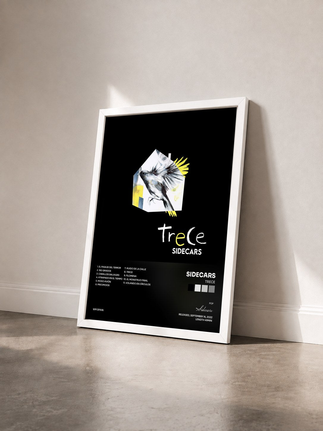 #blanc Tableau de l'album Trece de Sidecars vu de trois quarts, cadre blanc