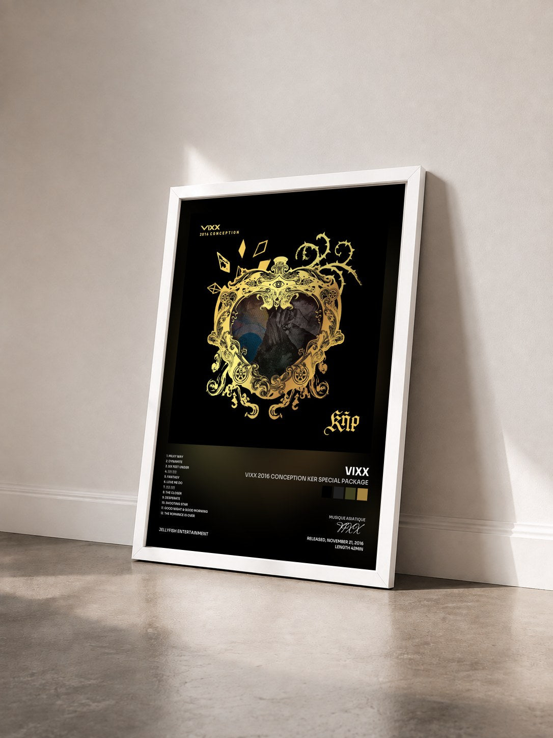 #blanc Tableau de l'album VIXX 2016 CONCEPTION KER Special Package de VIXX vu de trois quarts, cadre blanc