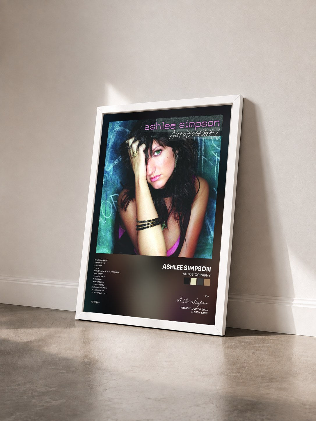 #blanc Tableau de l'album Autobiography de Ashlee Simpson vu de trois quarts, cadre blanc