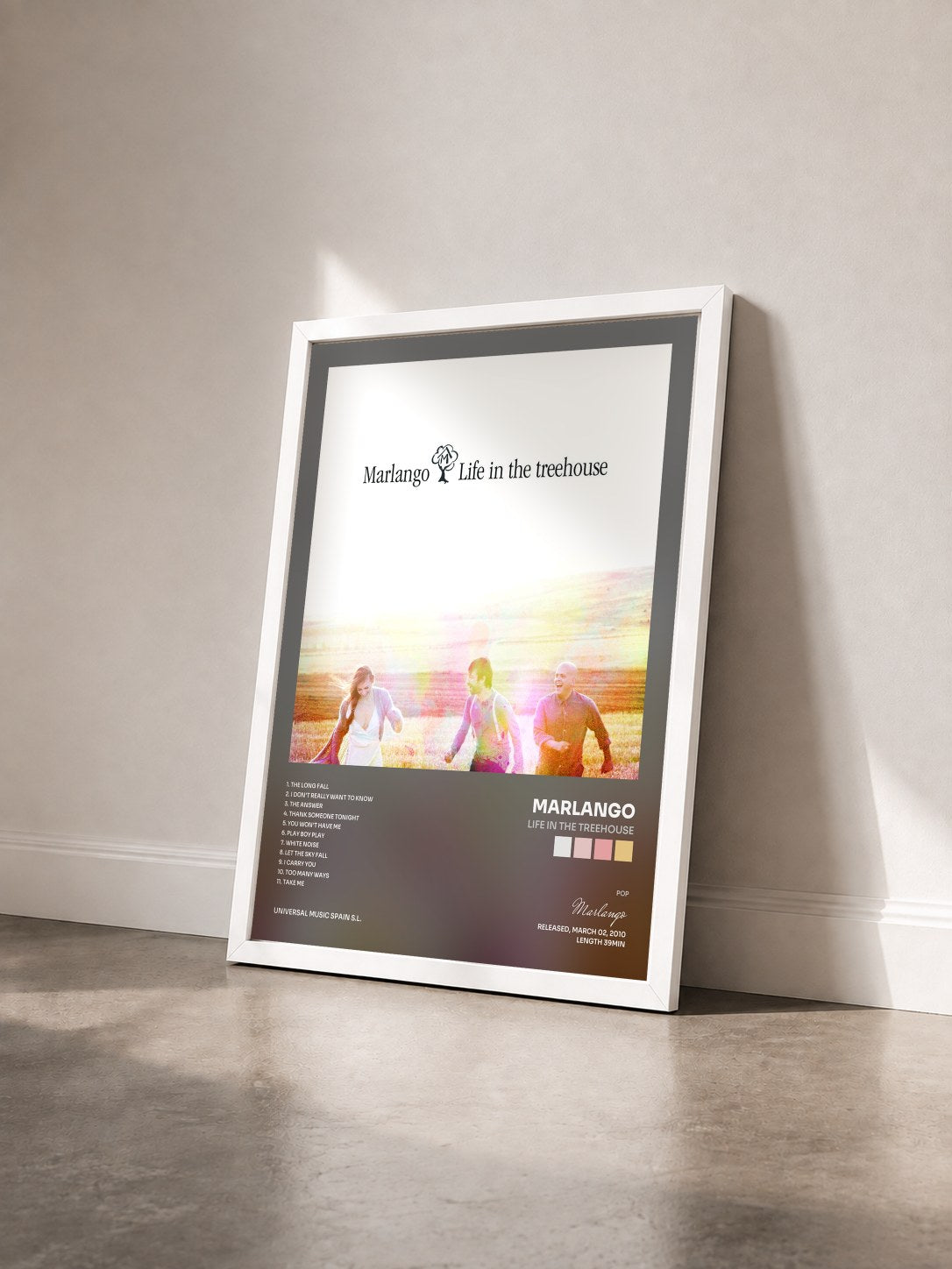 #blanc Tableau de l'album Life In The Treehouse de Marlango vu de trois quarts, cadre blanc