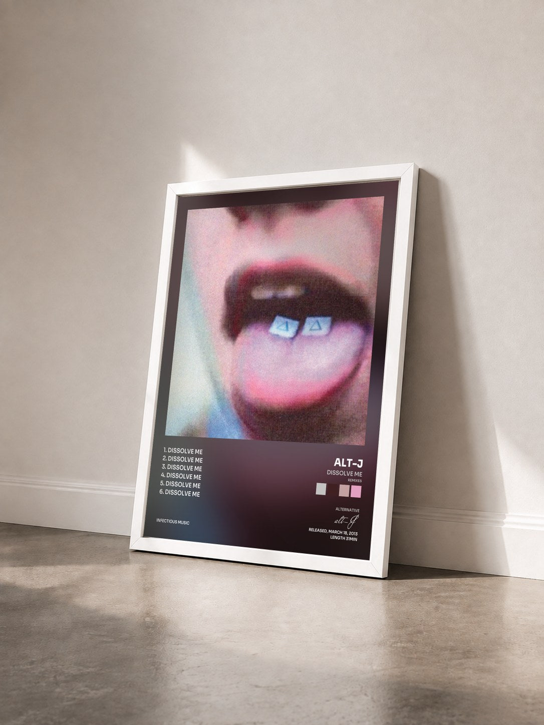 #blanc Tableau de l'album Dissolve Me (Remixes) de alt-J vu de trois quarts, cadre blanc