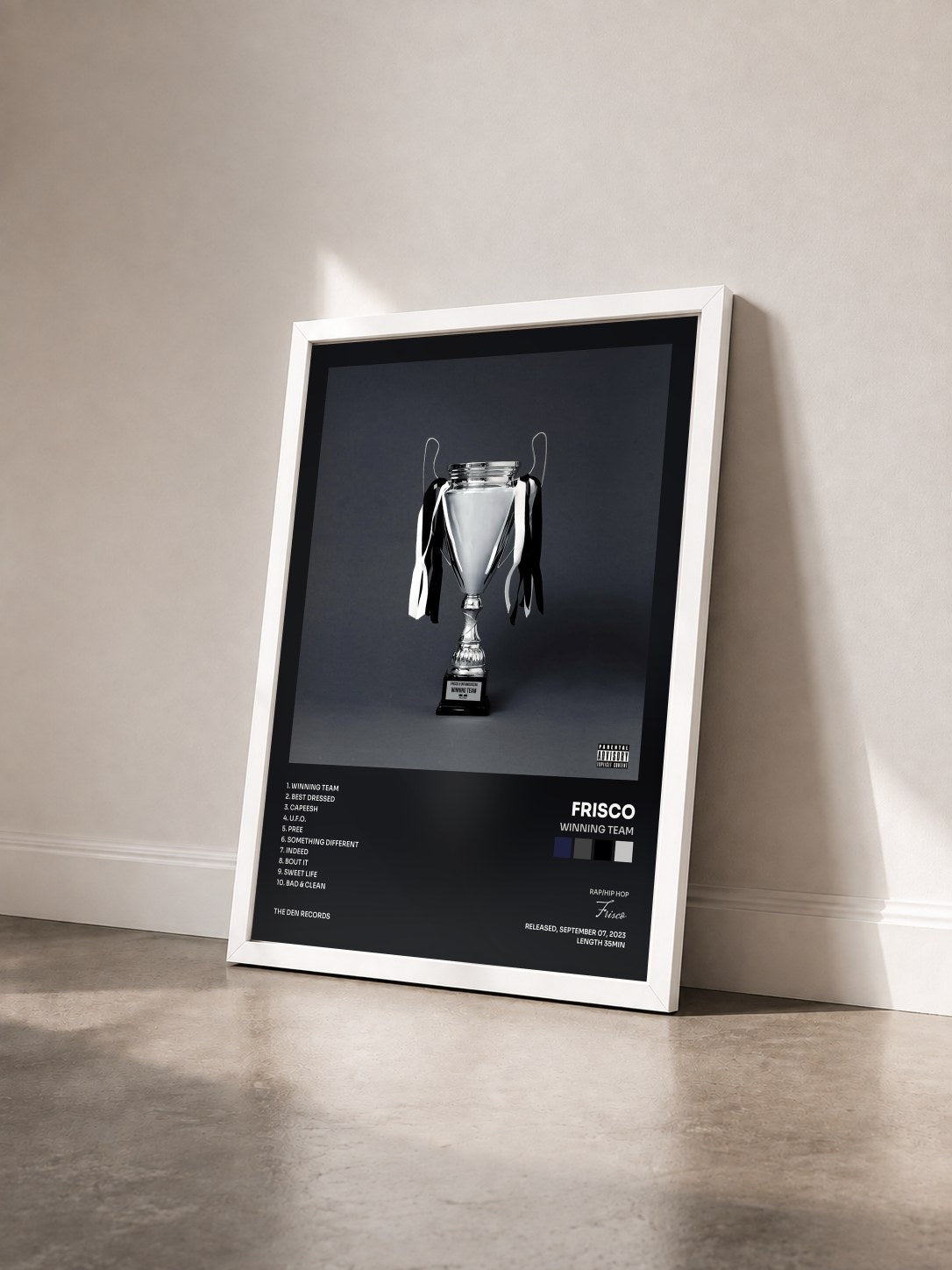 #blanc Tableau de l'album Winning Team de Frisco vu de trois quarts, cadre blanc