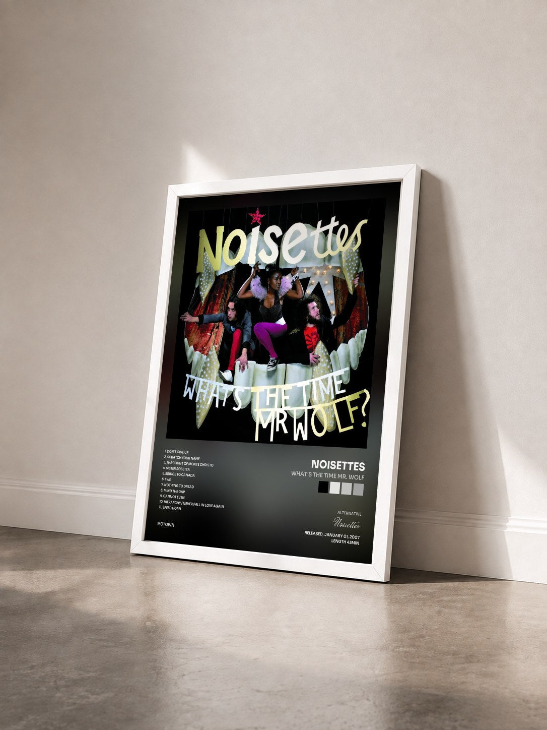 #blanc Tableau de l'album What's The Time Mr. Wolf de Noisettes vu de trois quarts, cadre blanc