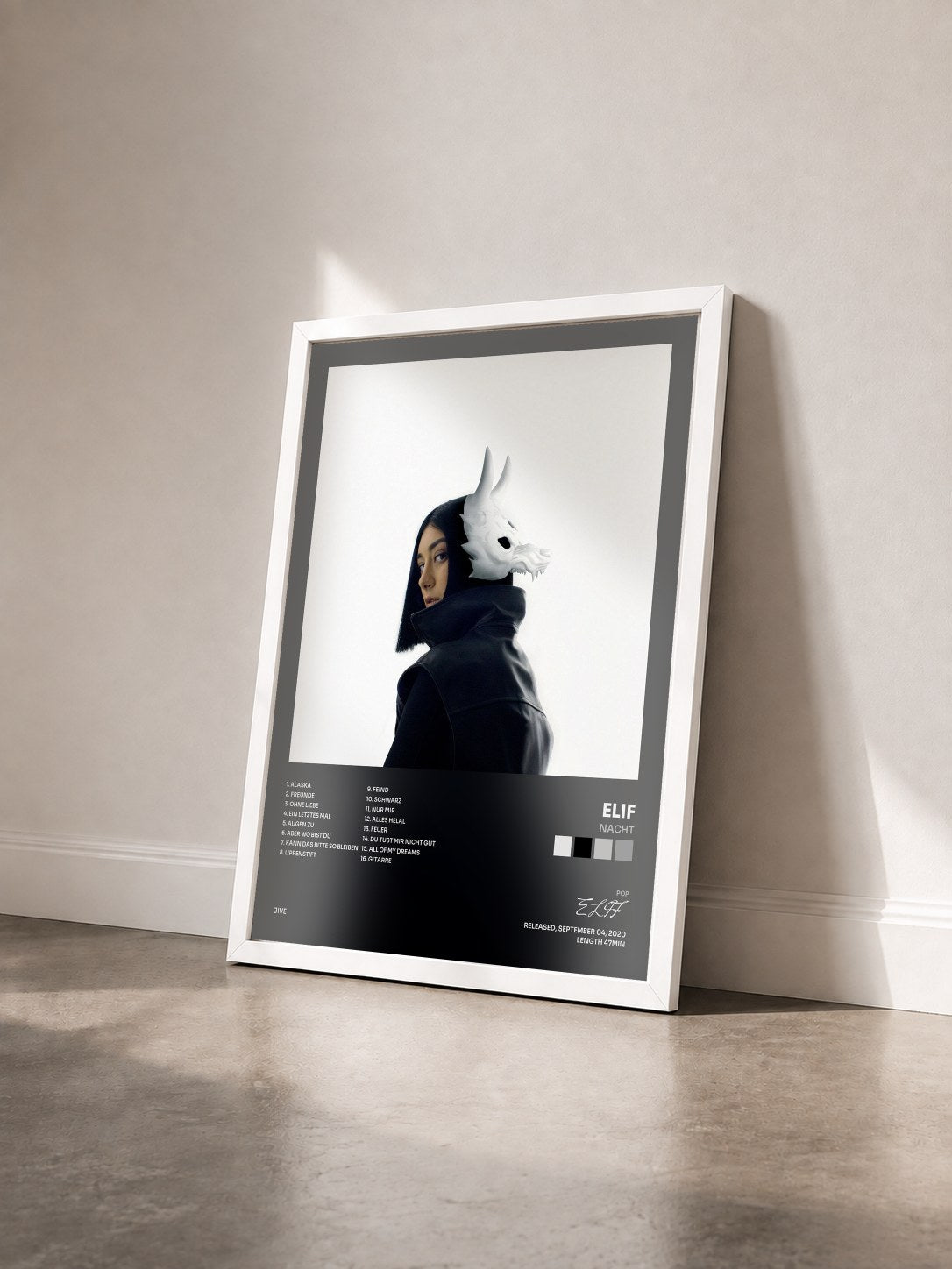 #blanc Tableau de l'album NACHT de ELIF vu de trois quarts, cadre blanc