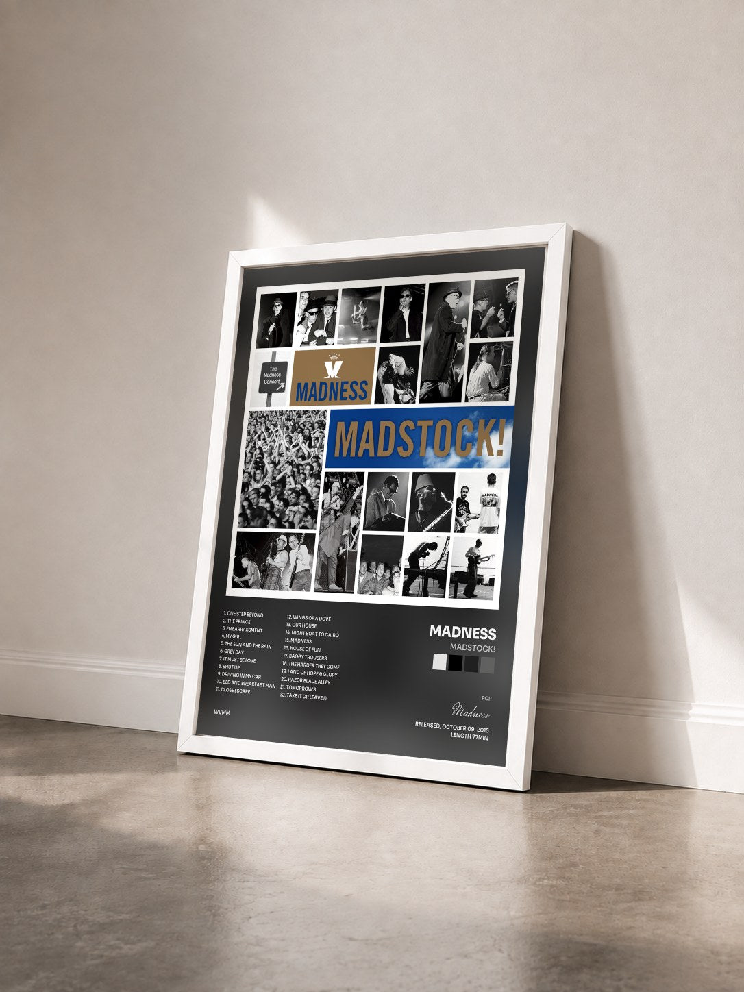 #blanc Tableau de l'album Madstock! de Madness vu de trois quarts, cadre blanc
