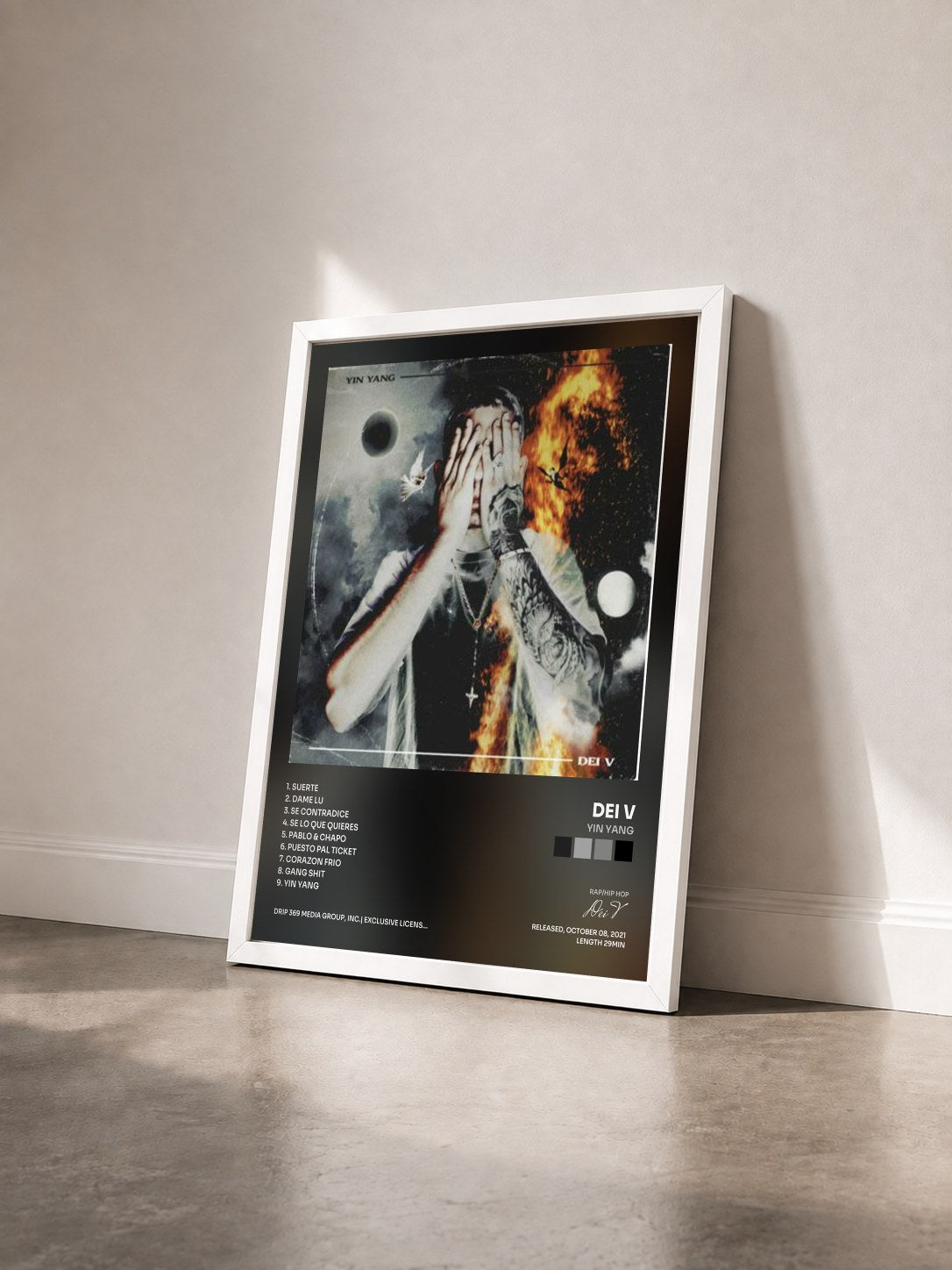#blanc Tableau de l'album Yin Yang de Dei V vu de trois quarts, cadre blanc