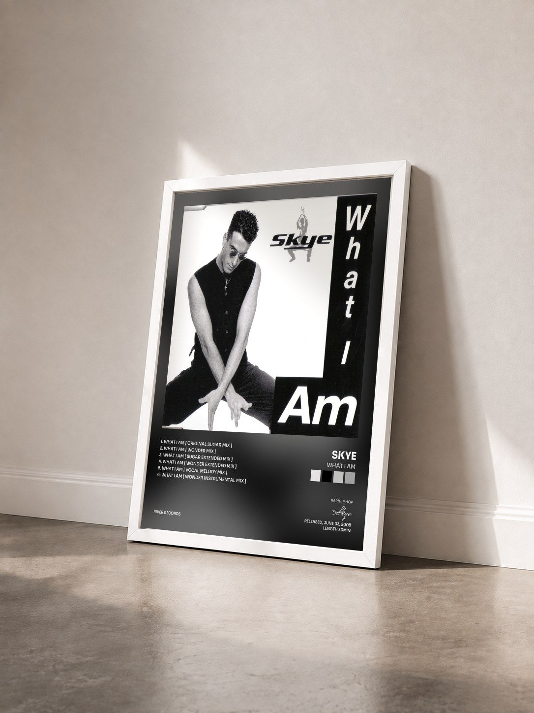 #blanc Tableau de l'album What I Am de Skye vu de trois quarts, cadre blanc