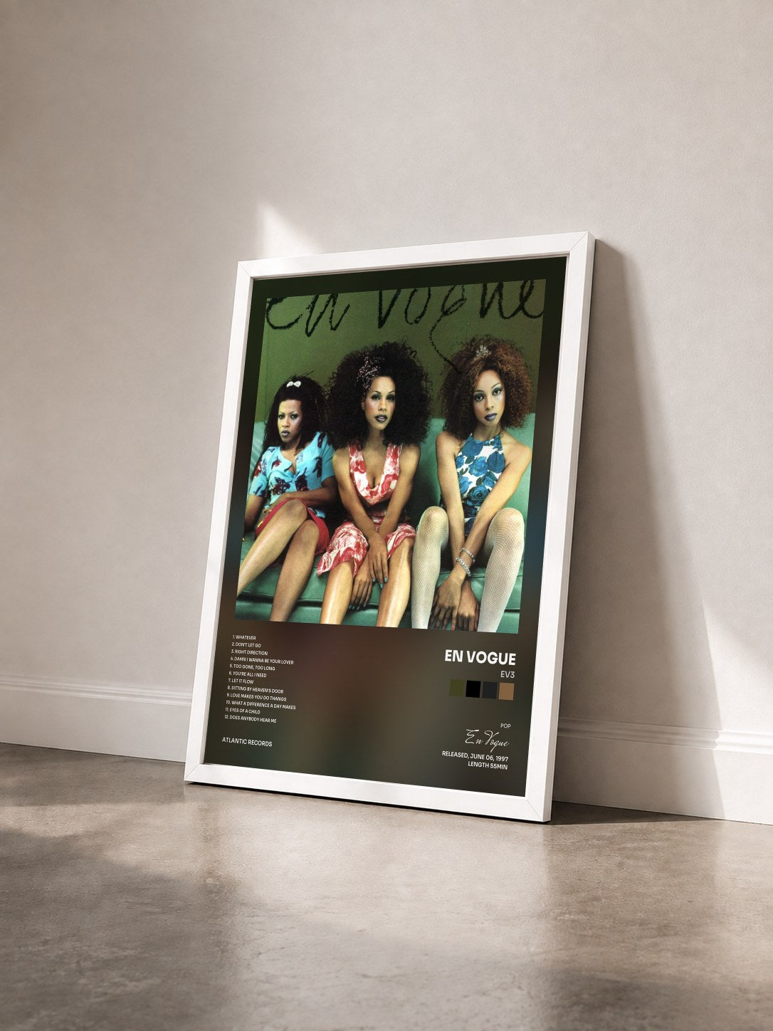 #blanc Tableau de l'album EV3 de En Vogue vu de trois quarts, cadre blanc