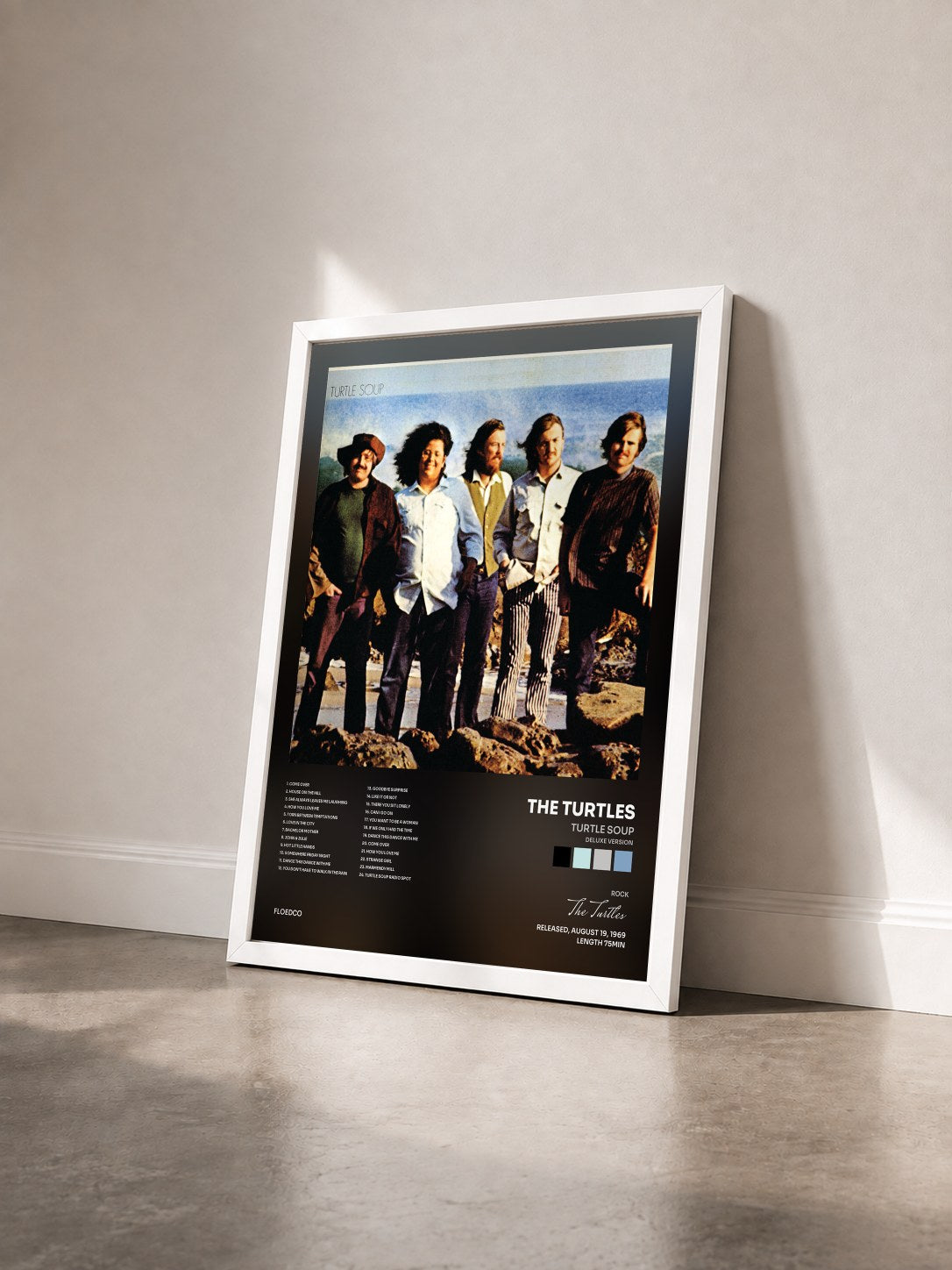 #blanc Tableau de l'album Turtle Soup (Deluxe Version) de The Turtles vu de trois quarts, cadre blanc