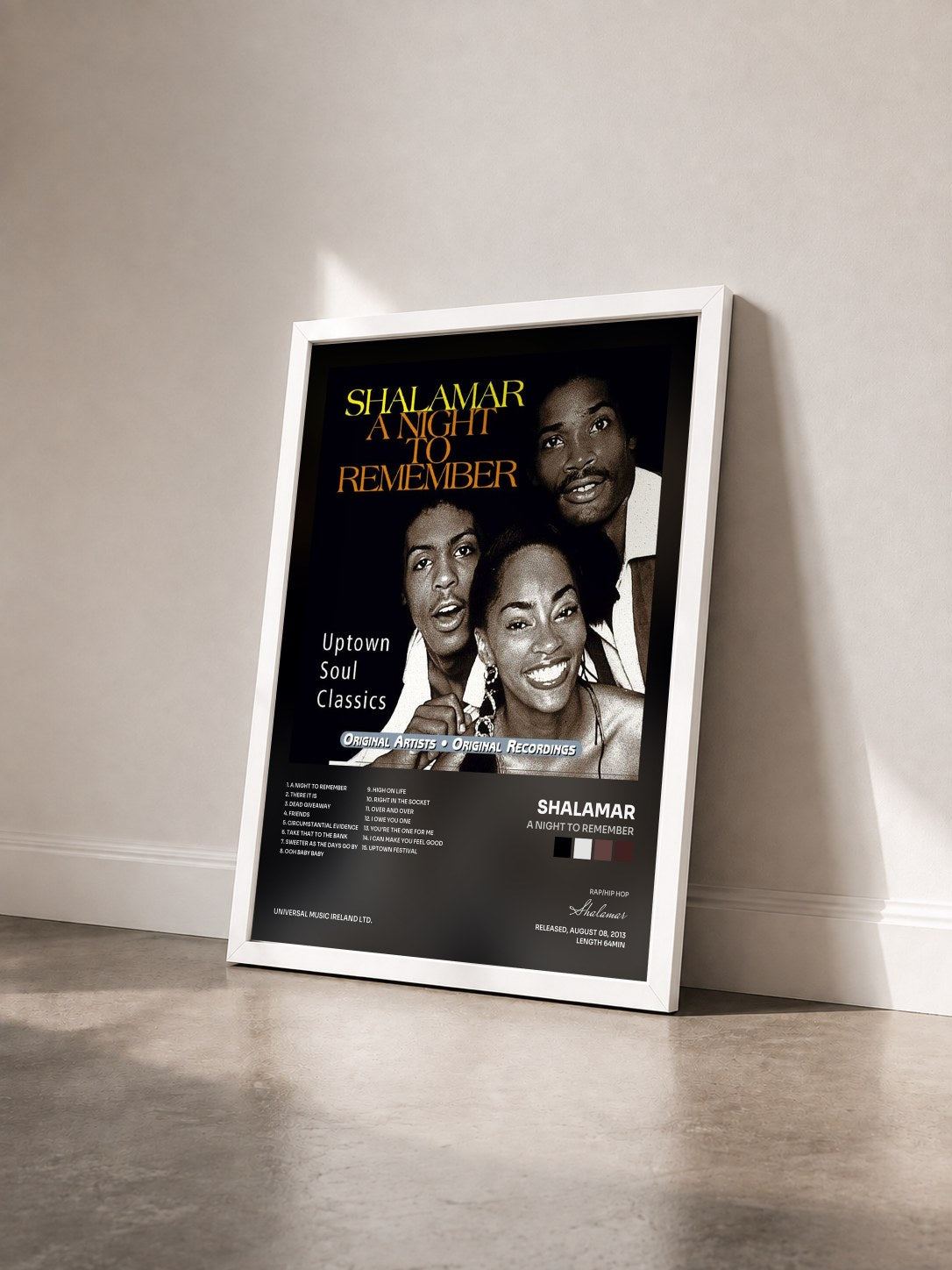 #blanc Tableau de l'album A Night To Remember de Shalamar vu de trois quarts, cadre blanc