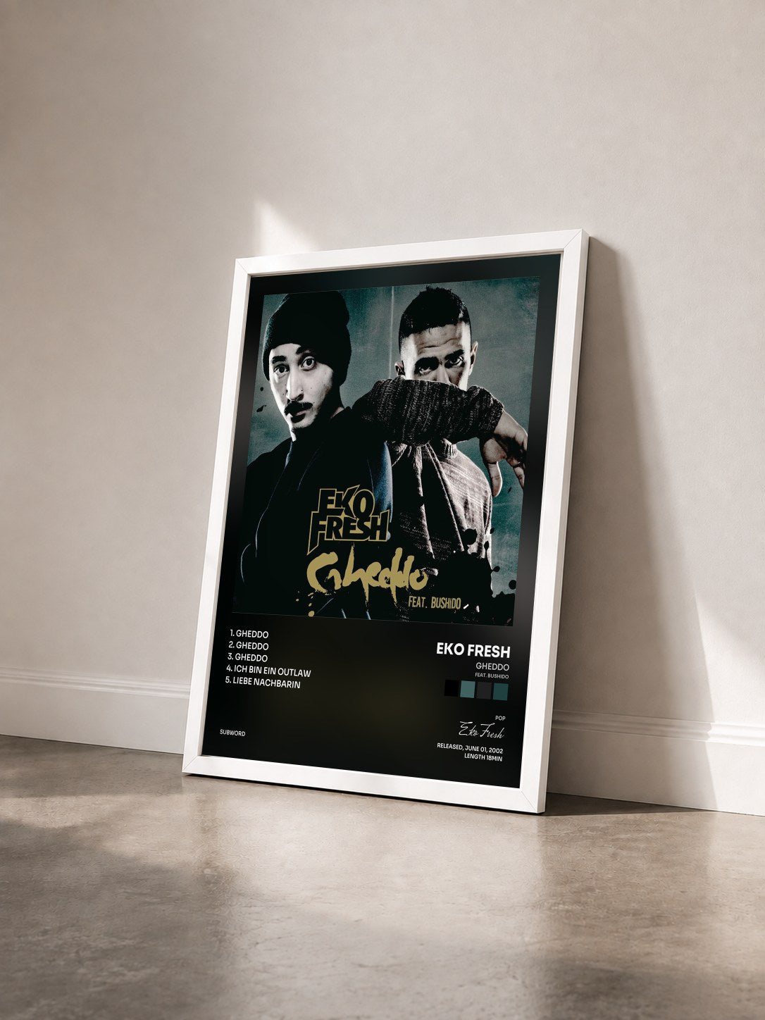 #blanc Tableau de l'album Gheddo (feat. Bushido) de Eko Fresh vu de trois quarts, cadre blanc