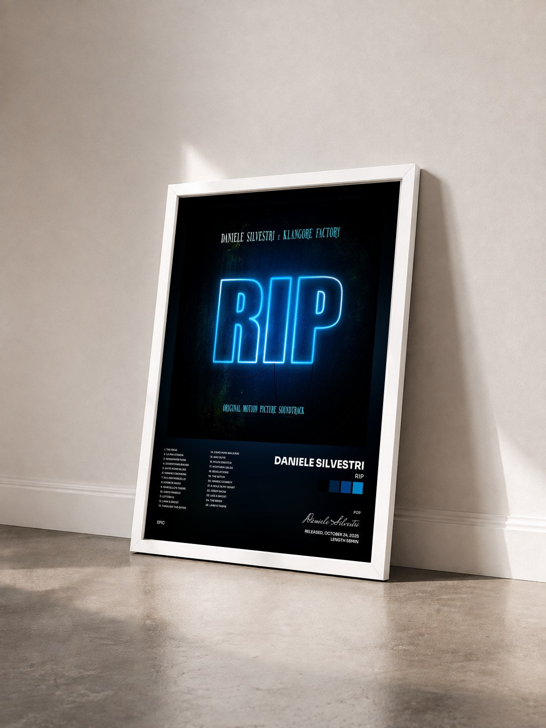 #blanc Tableau de l'album RIP de Daniele Silvestri vu de trois quarts, cadre blanc