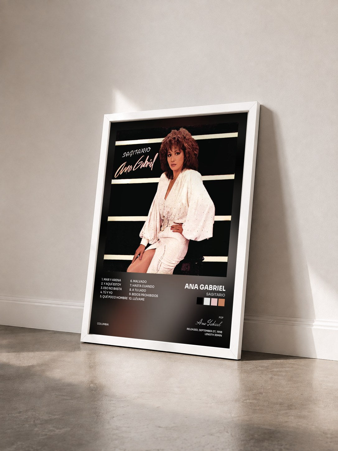 #blanc Tableau de l'album Sagitario de Ana Gabriel vu de trois quarts, cadre blanc
