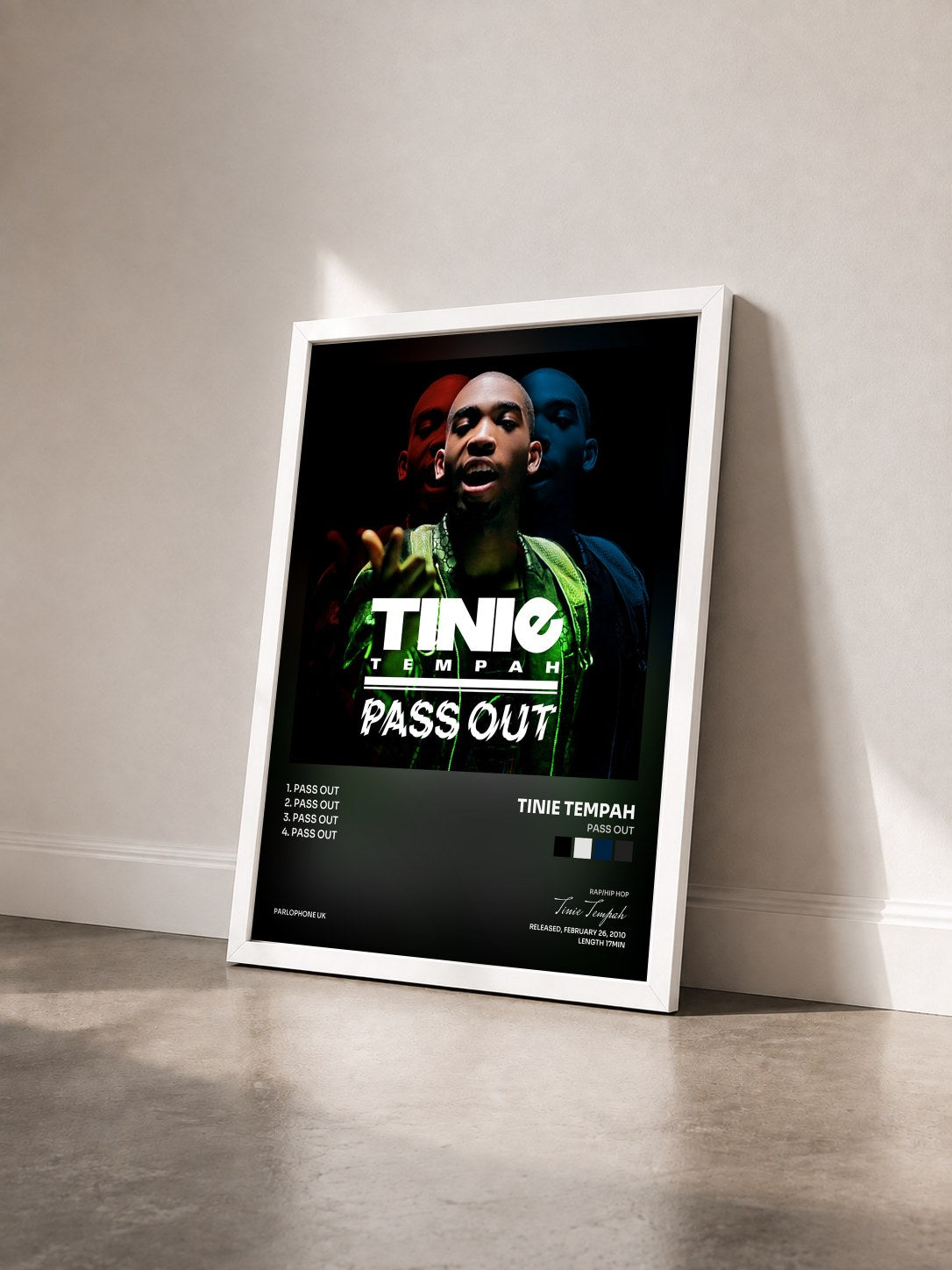 #blanc Tableau de l'album Pass Out de Tinie Tempah vu de trois quarts, cadre blanc