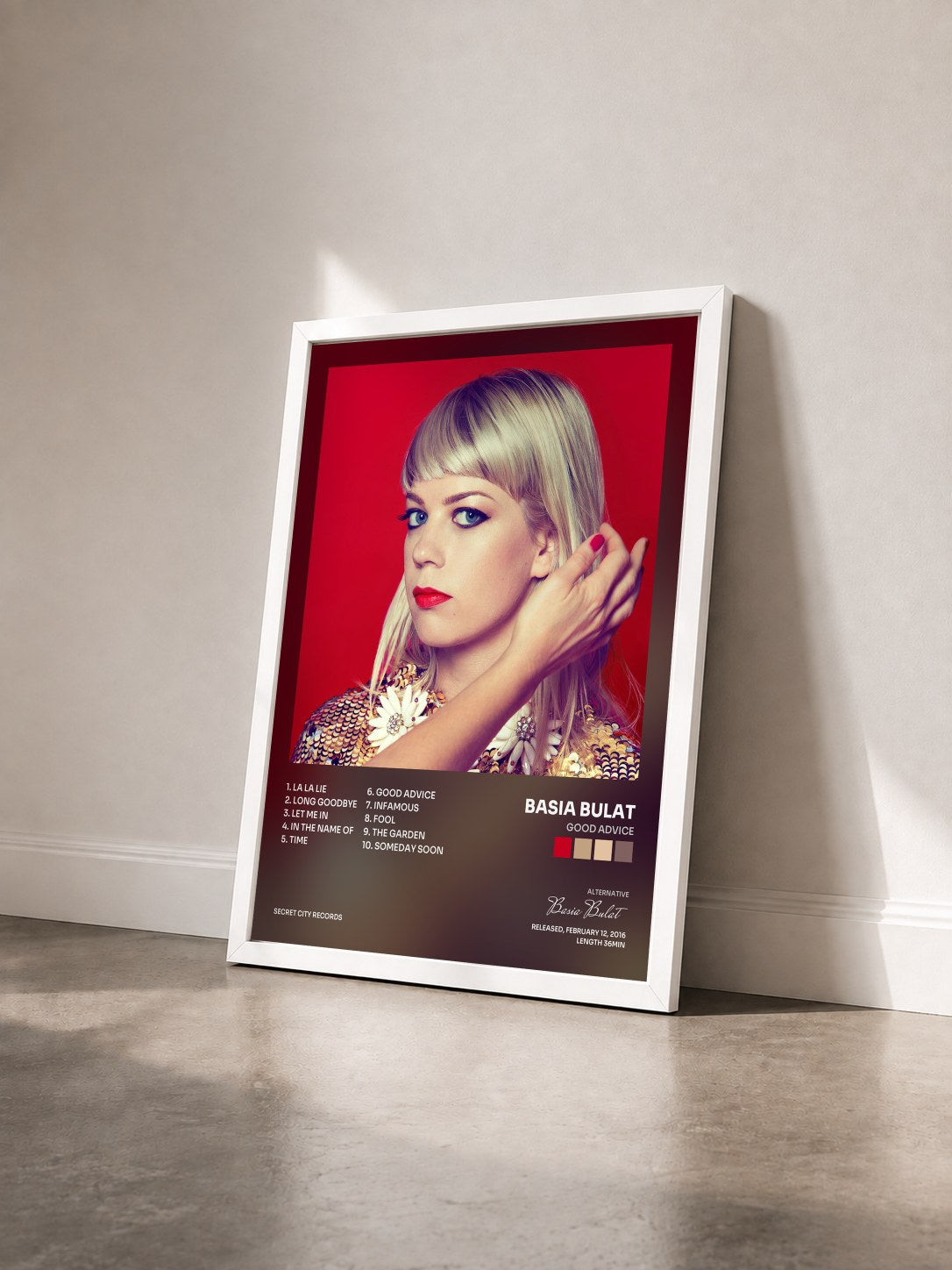 #blanc Tableau de l'album Good Advice de Basia Bulat vu de trois quarts, cadre blanc