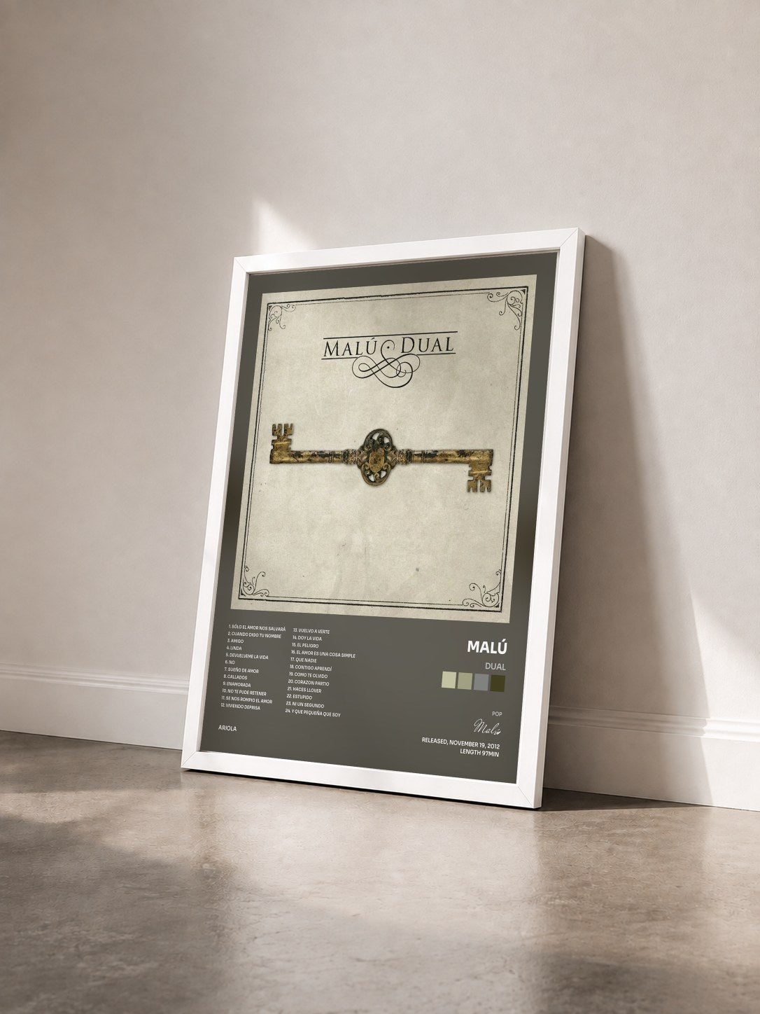 #blanc Tableau de l'album Dual de Malú vu de trois quarts, cadre blanc