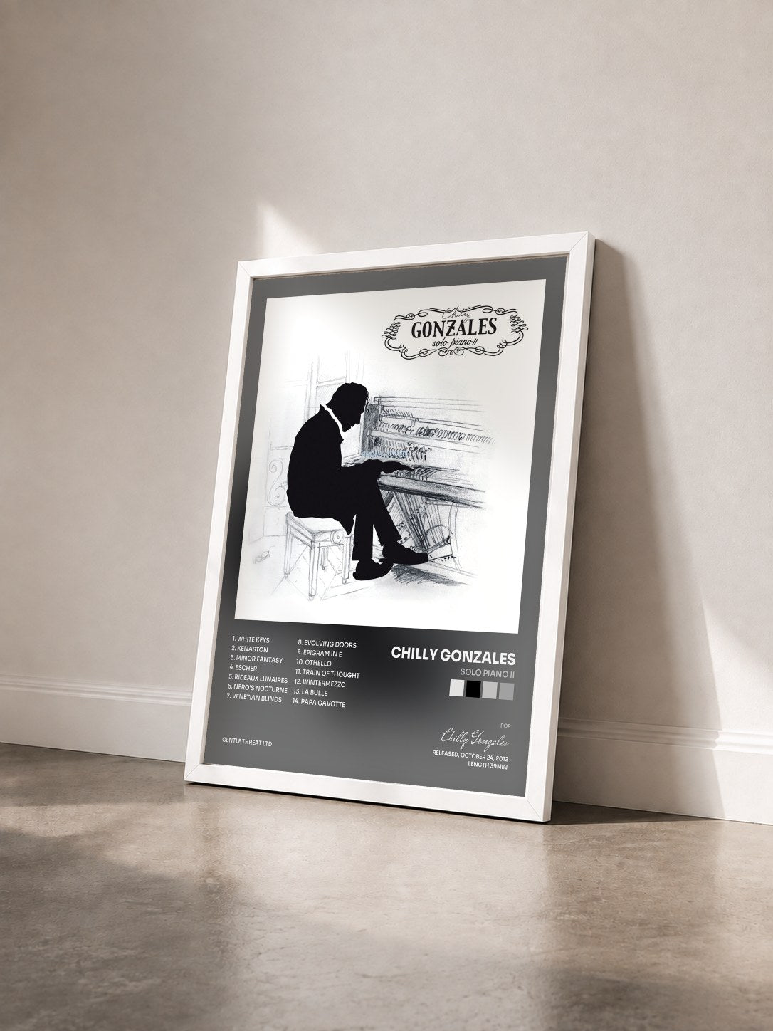 #blanc Tableau de l'album Solo Piano II de Chilly Gonzales vu de trois quarts, cadre blanc