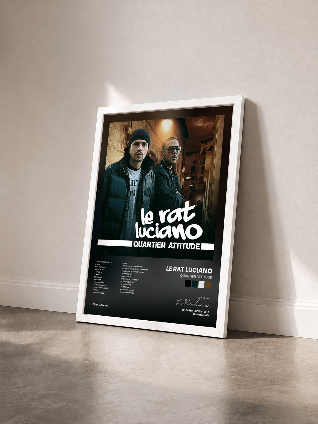 #blanc Tableau de l'album Quartier Attitude de Le Rat Luciano vu de trois quarts, cadre blanc