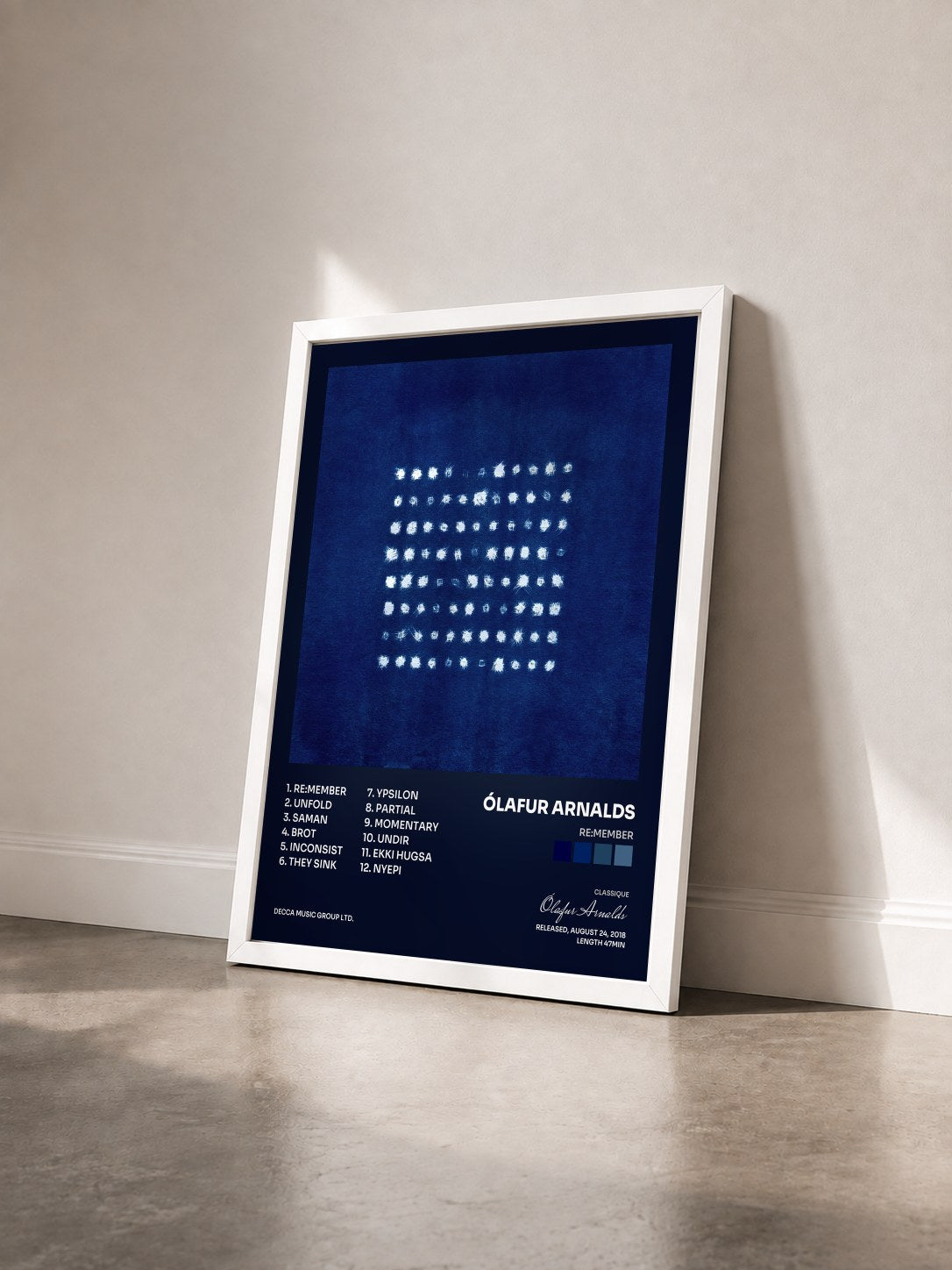 #blanc Tableau de l'album re:member de Ólafur Arnalds vu de trois quarts, cadre blanc