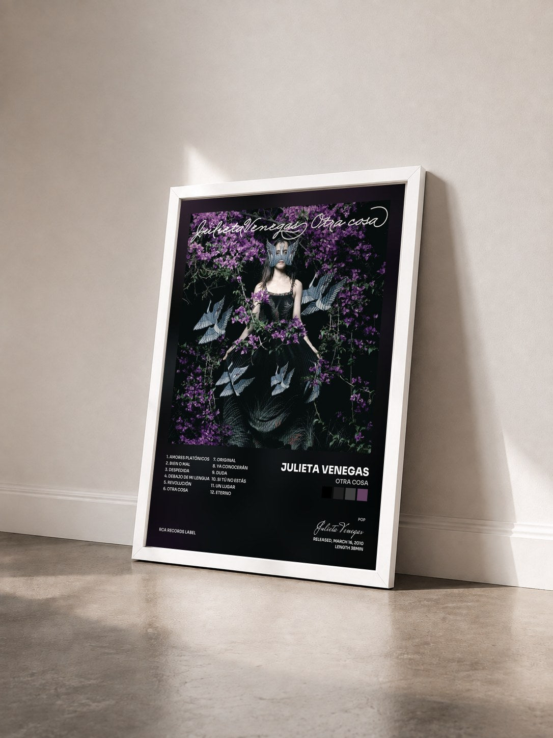 #blanc Tableau de l'album Otra Cosa de Julieta Venegas vu de trois quarts, cadre blanc