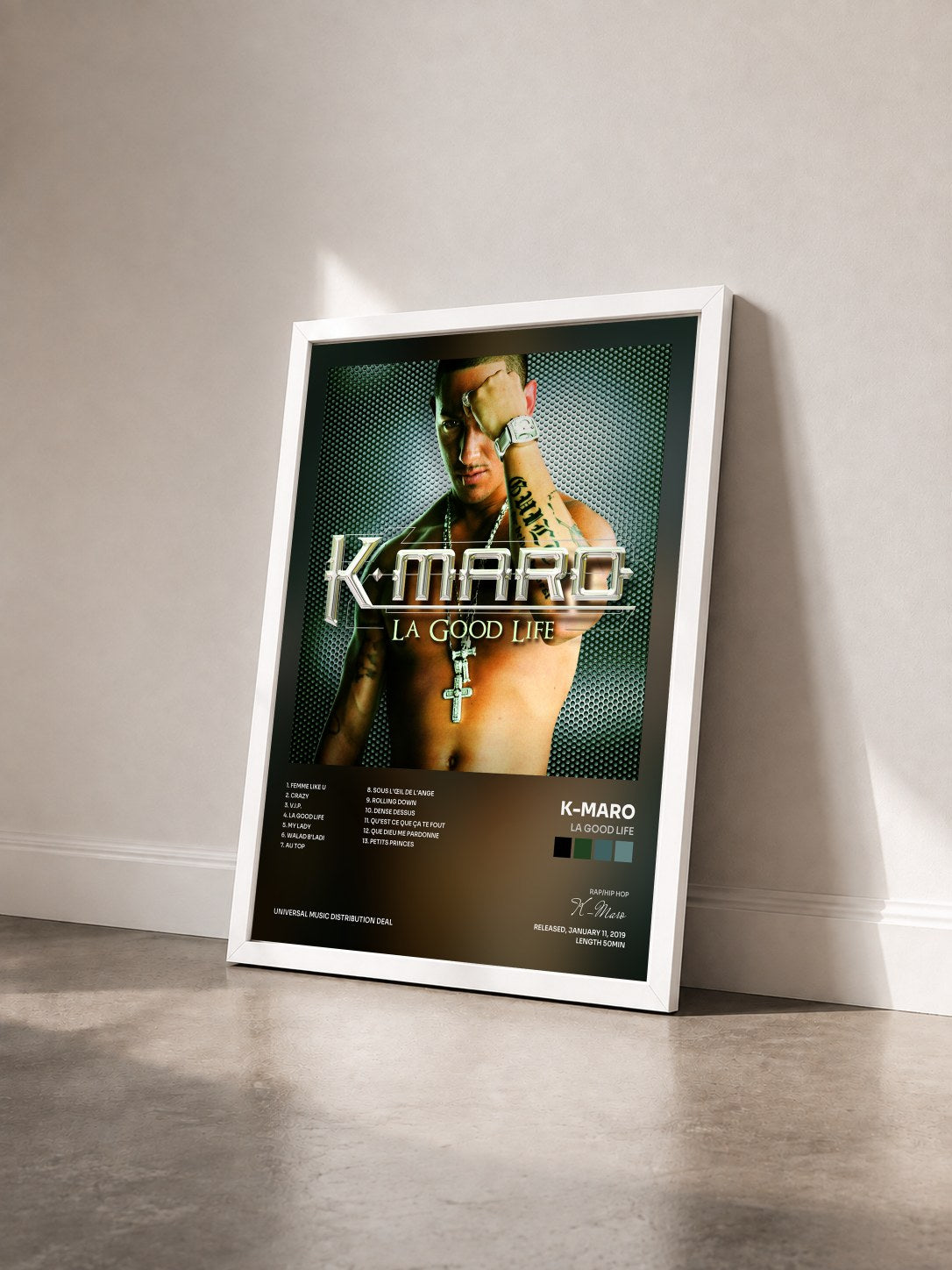 #blanc Tableau de l'album La Good Life de K-Maro vu de trois quarts, cadre blanc