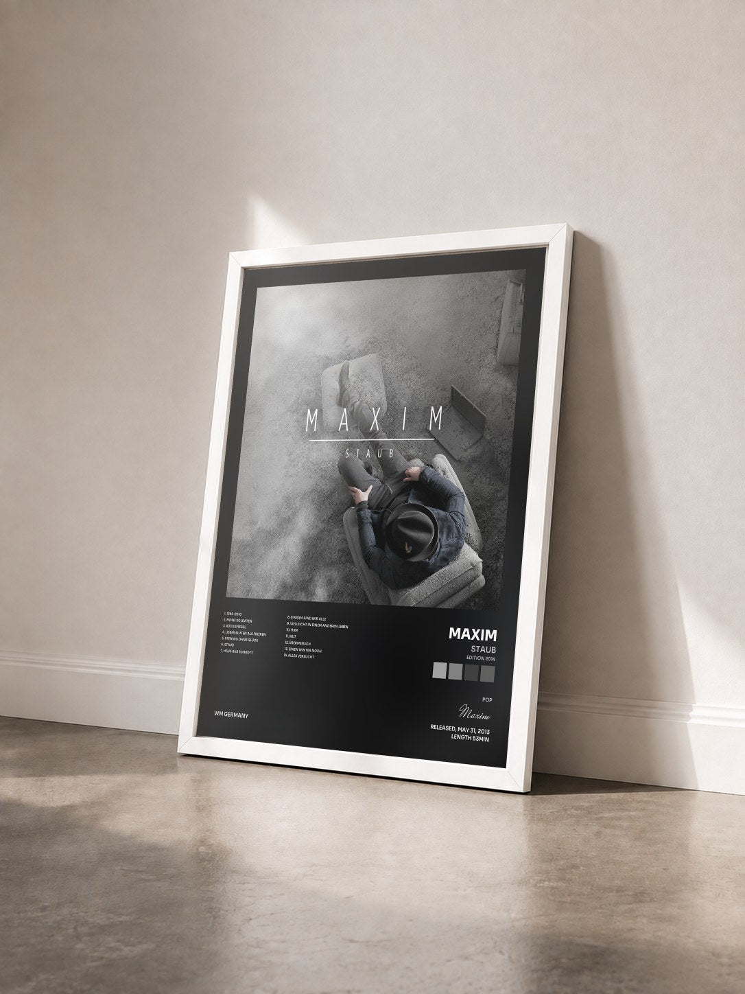#blanc Tableau de l'album Staub (Edition 2014) de Maxim vu de trois quarts, cadre blanc