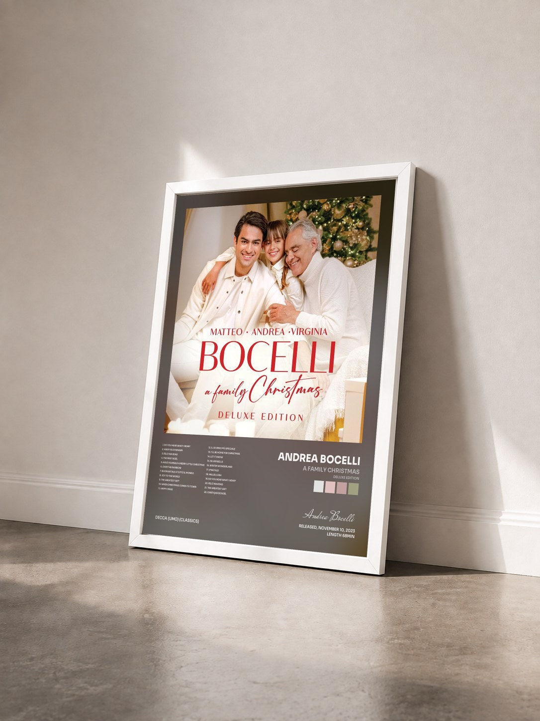 #blanc Tableau de l'album A Family Christmas (Deluxe Edition) de Andrea Bocelli vu de trois quarts, cadre blanc