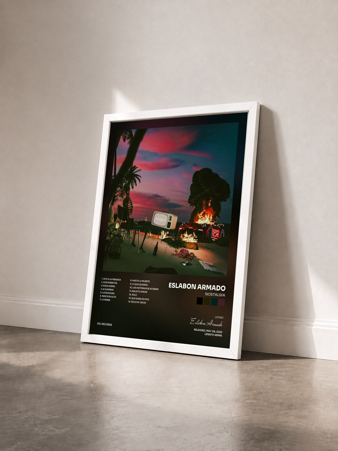 #blanc Tableau de l'album NOSTALGIA de Eslabon Armado vu de trois quarts, cadre blanc