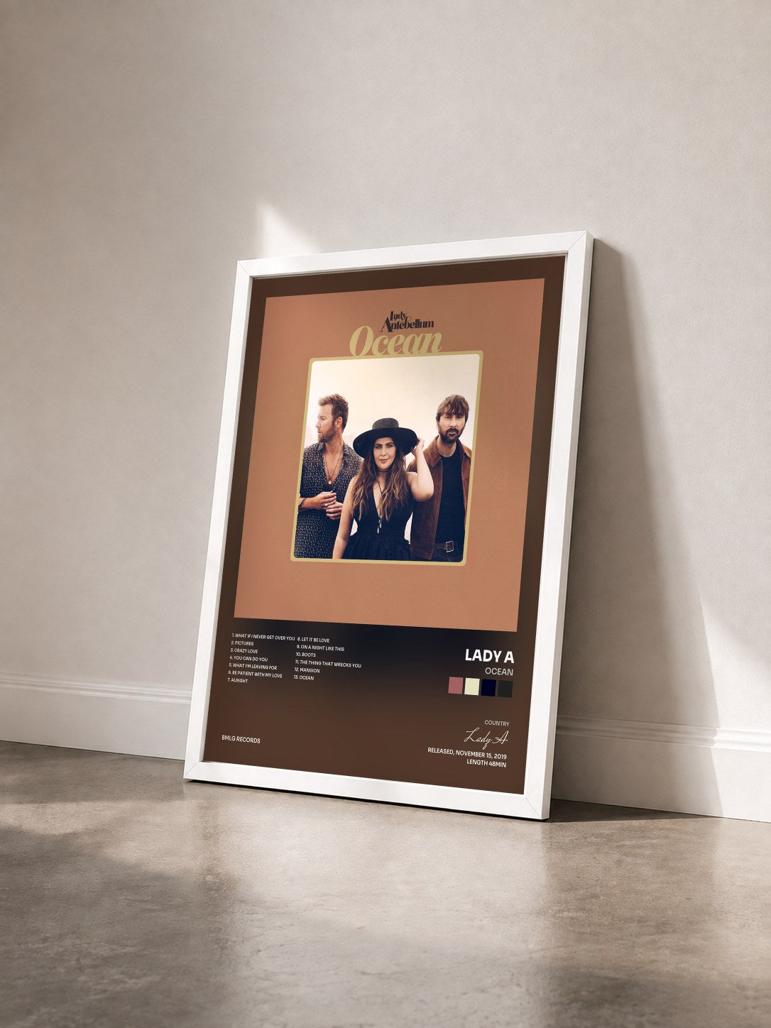 #blanc Tableau de l'album Ocean de Lady A vu de trois quarts, cadre blanc