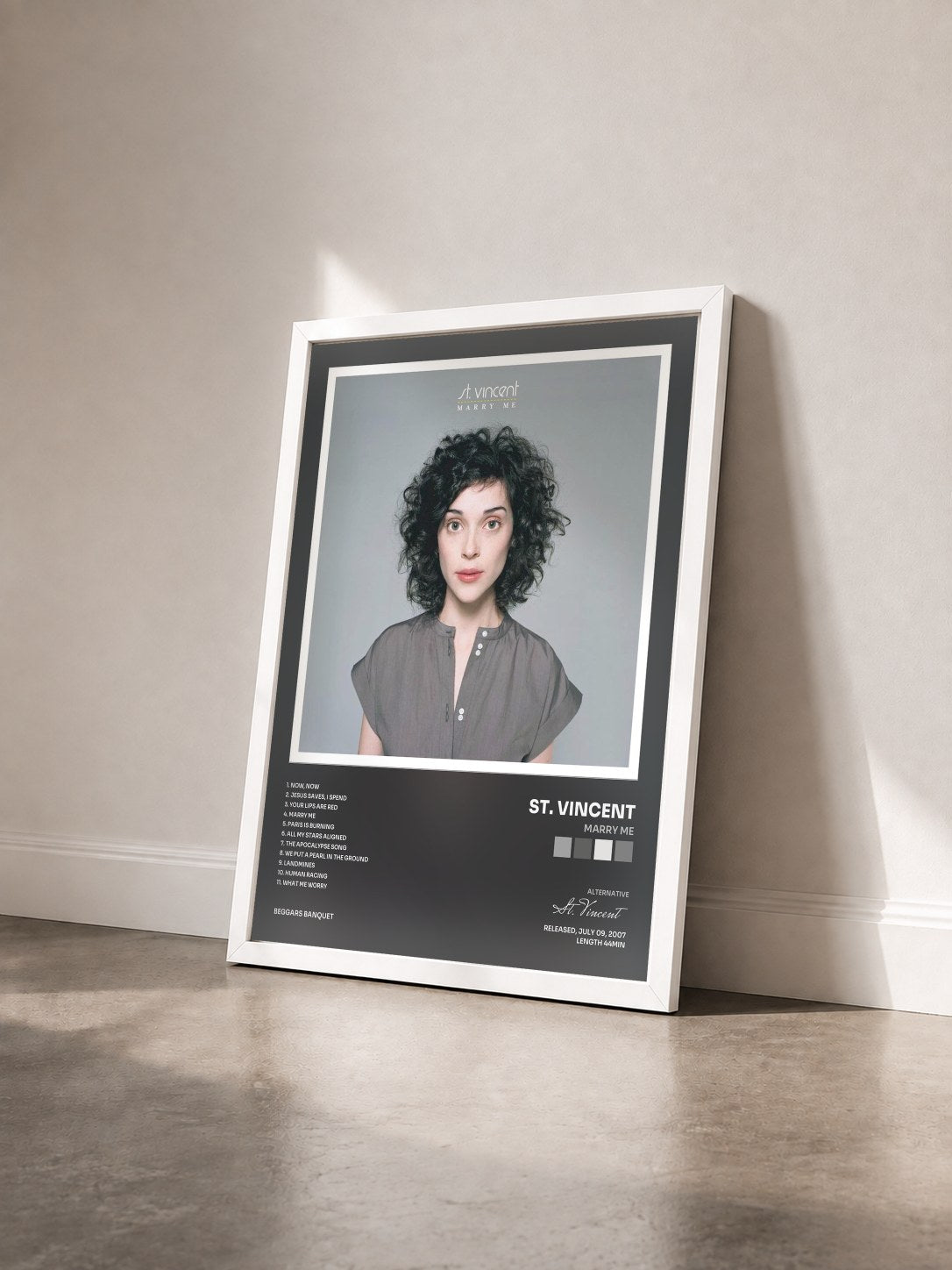 #blanc Tableau de l'album Marry Me de St. Vincent vu de trois quarts, cadre blanc