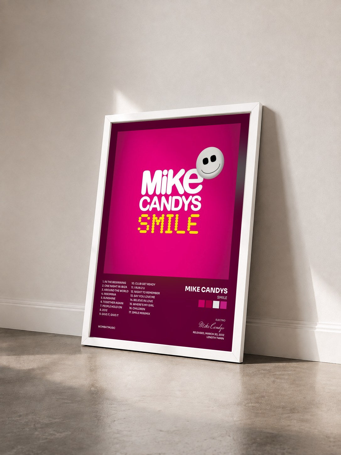 #blanc Tableau de l'album Smile de Mike Candys vu de trois quarts, cadre blanc