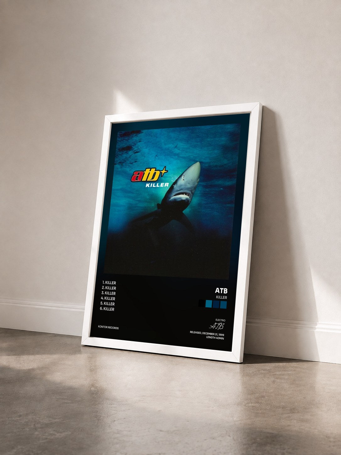 #blanc Tableau de l'album Killer de ATB vu de trois quarts, cadre blanc