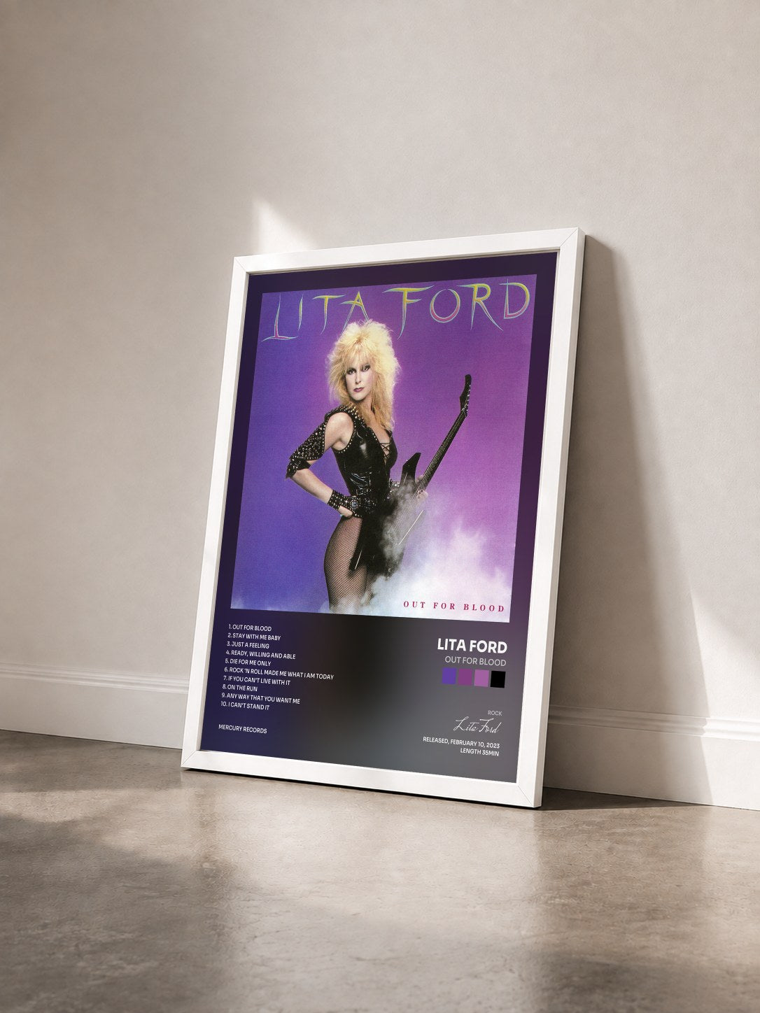 #blanc Tableau de l'album Out For Blood de Lita Ford vu de trois quarts, cadre blanc