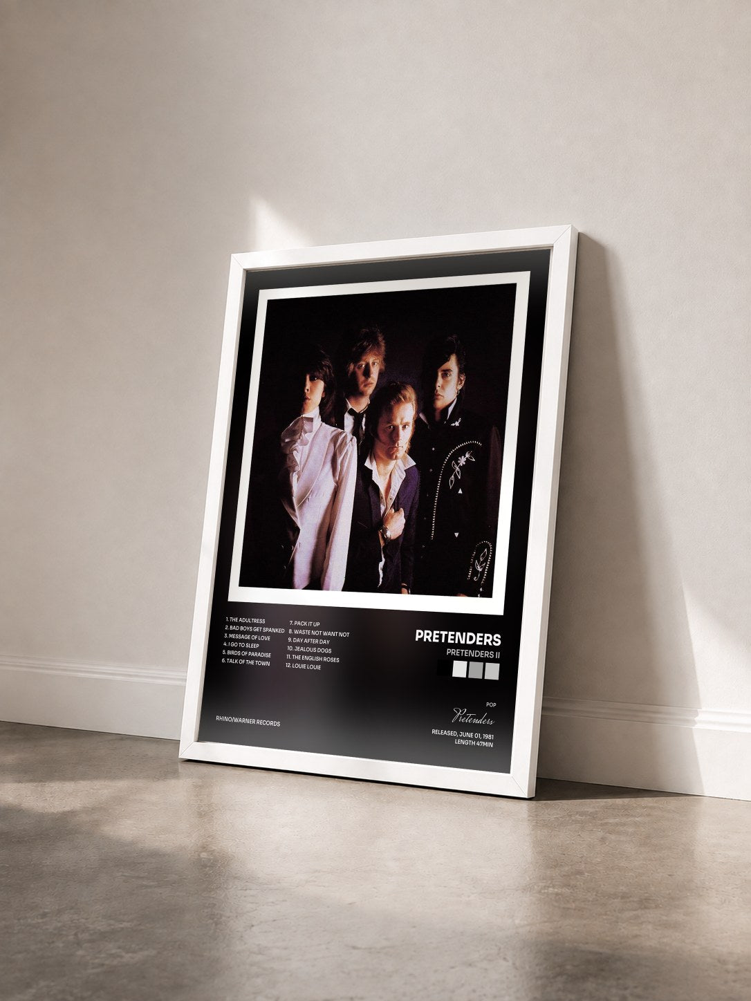 #blanc Tableau de l'album Pretenders II de Pretenders vu de trois quarts, cadre blanc