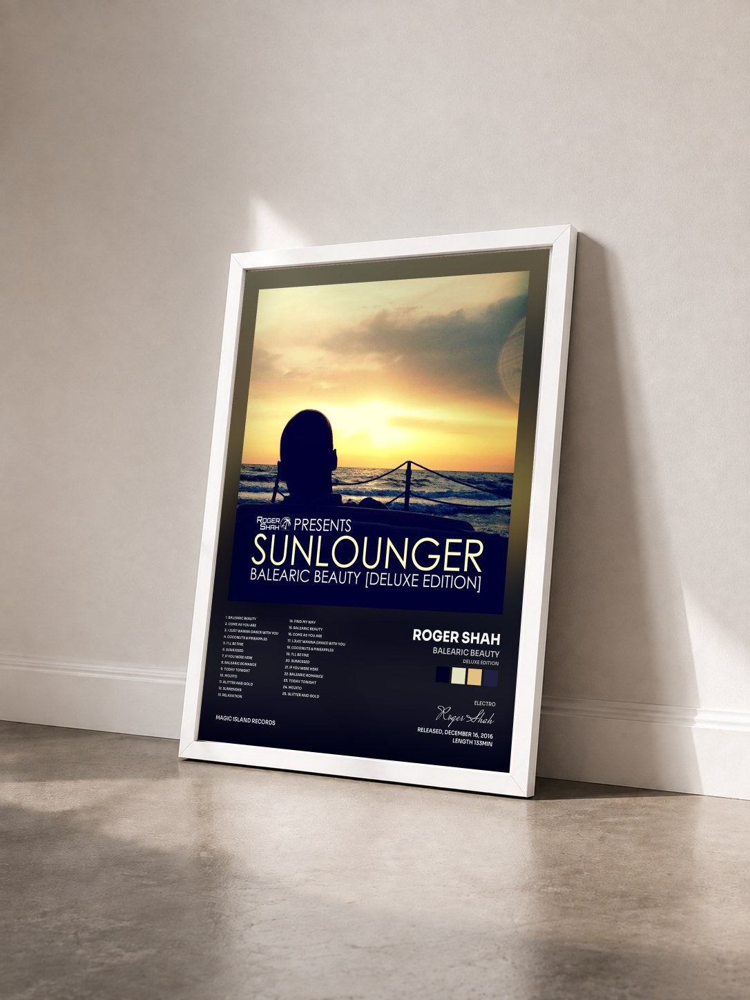 #blanc Tableau de l'album Balearic Beauty (Deluxe Edition) de Roger Shah vu de trois quarts, cadre blanc